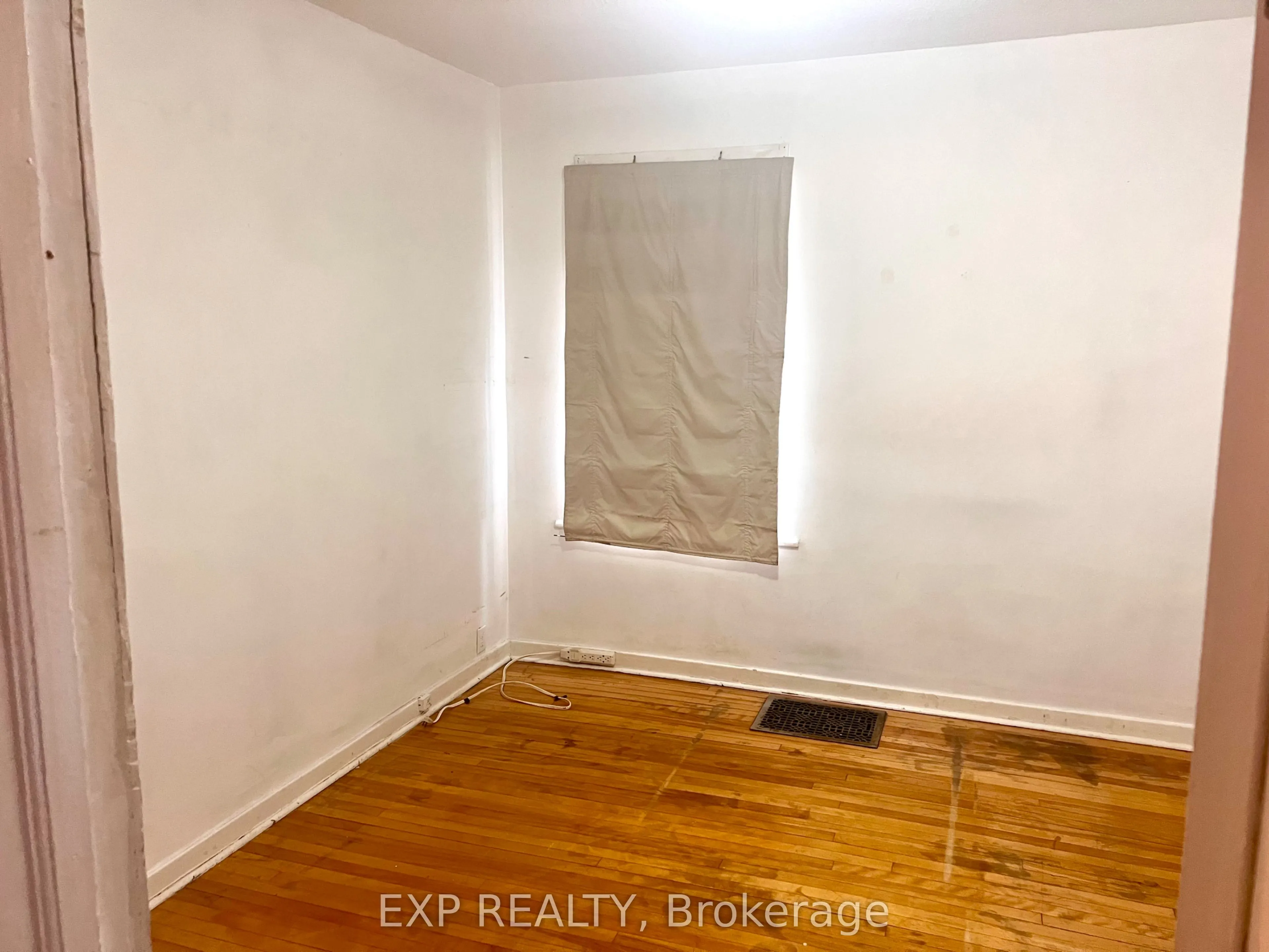 57 Spadina Avenue