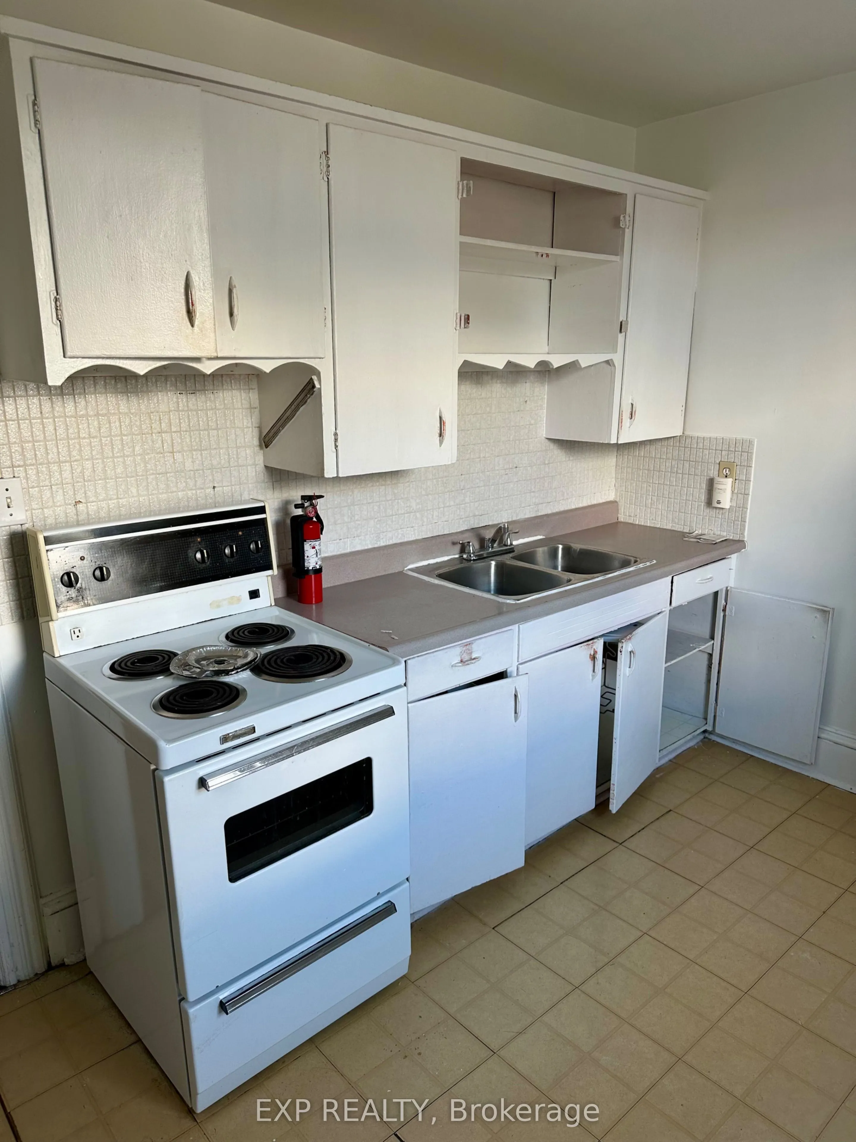 57 Spadina Avenue