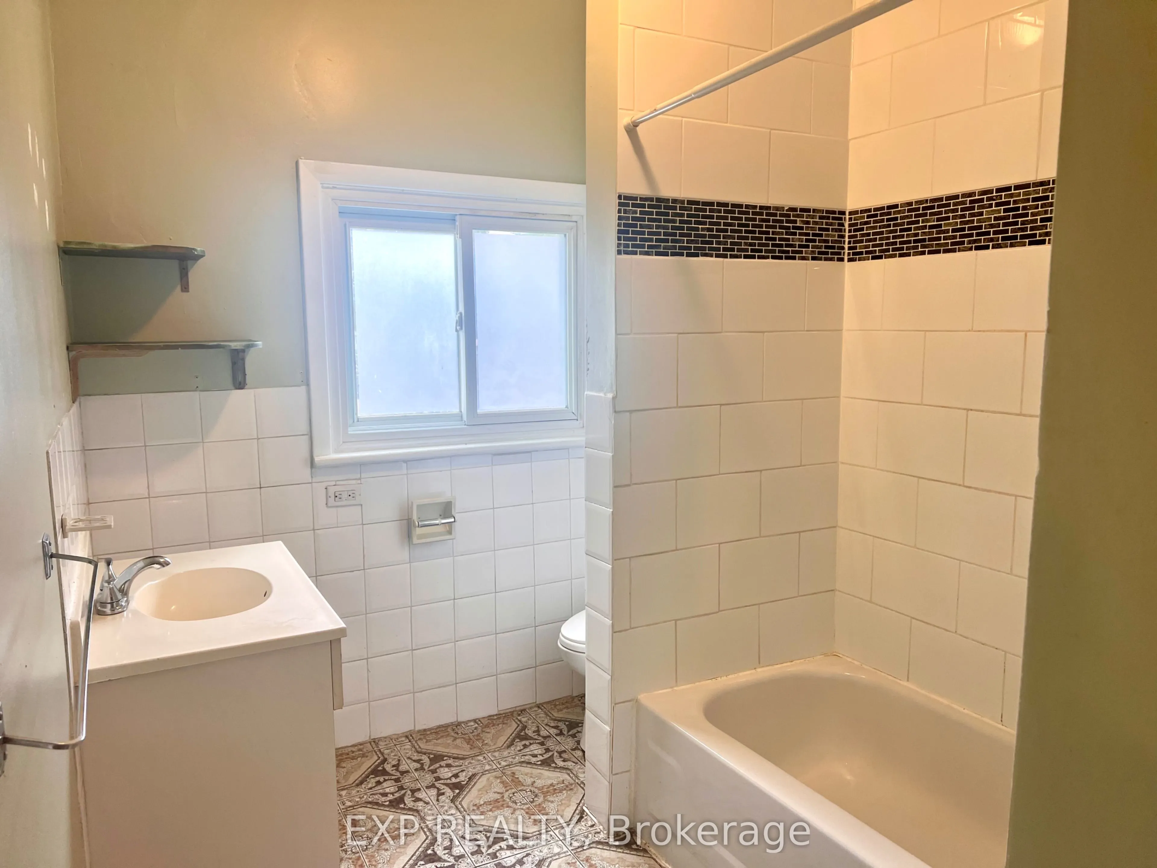 57 Spadina Avenue