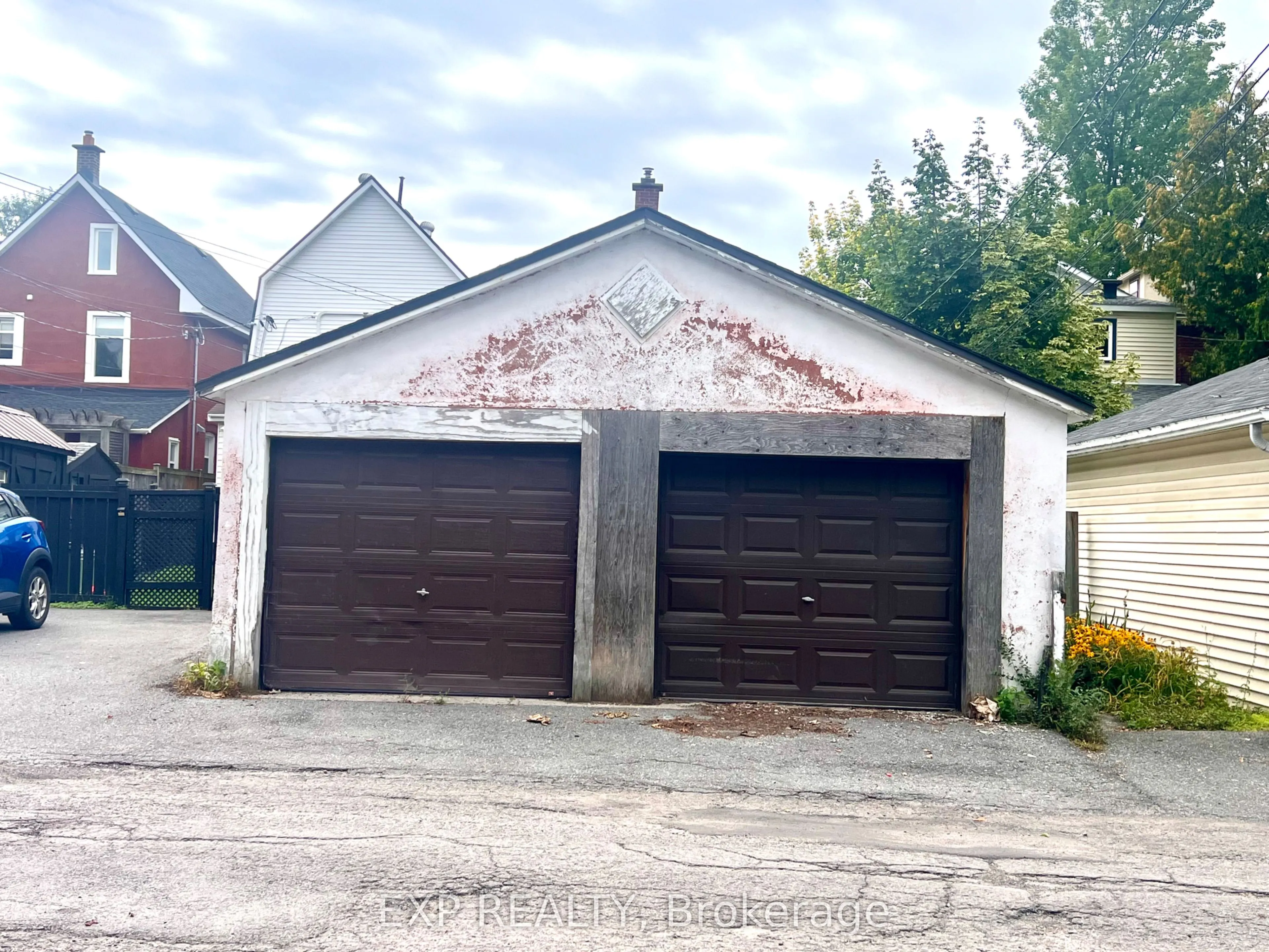 57 Spadina Avenue
