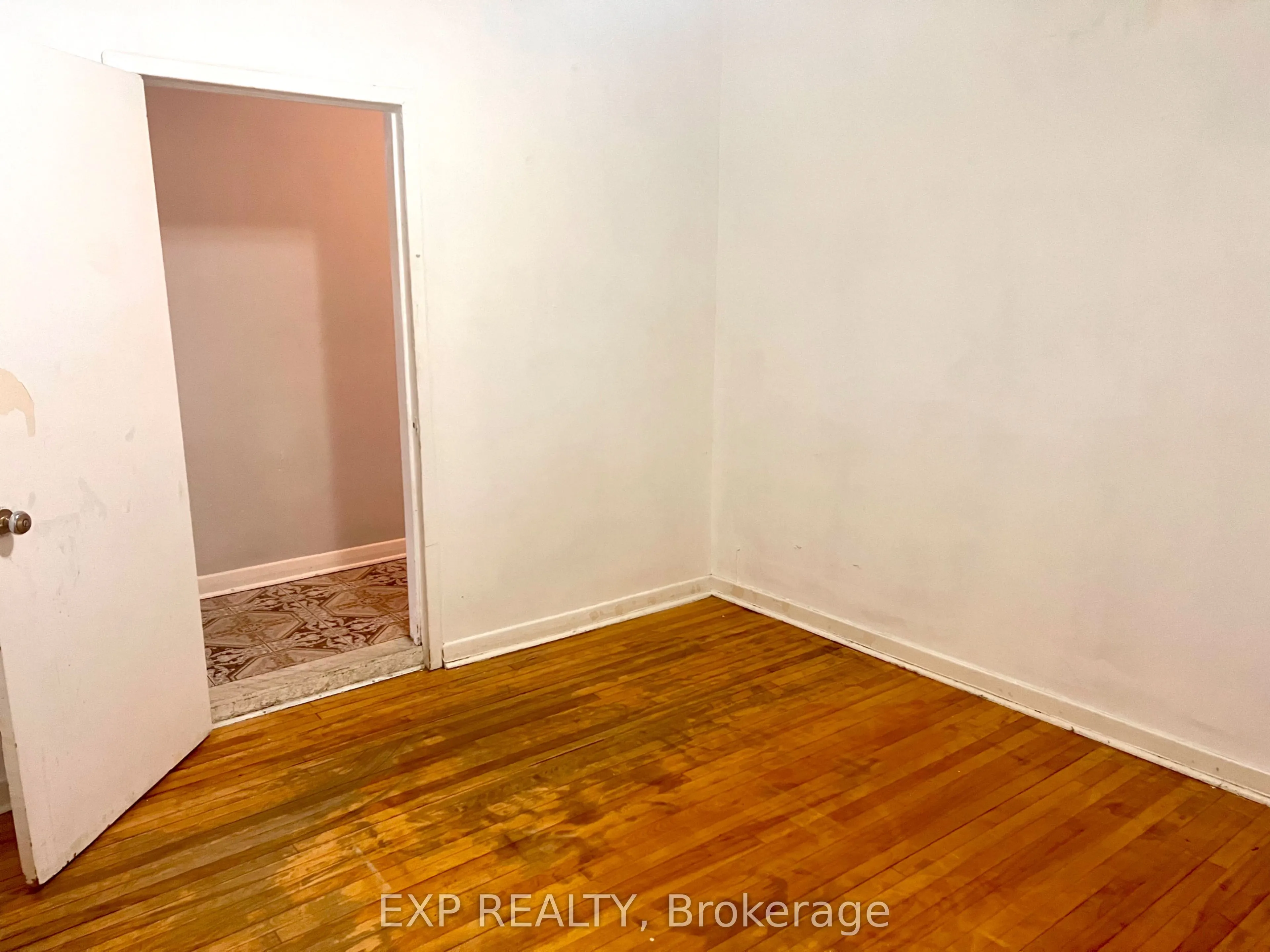 57 Spadina Avenue