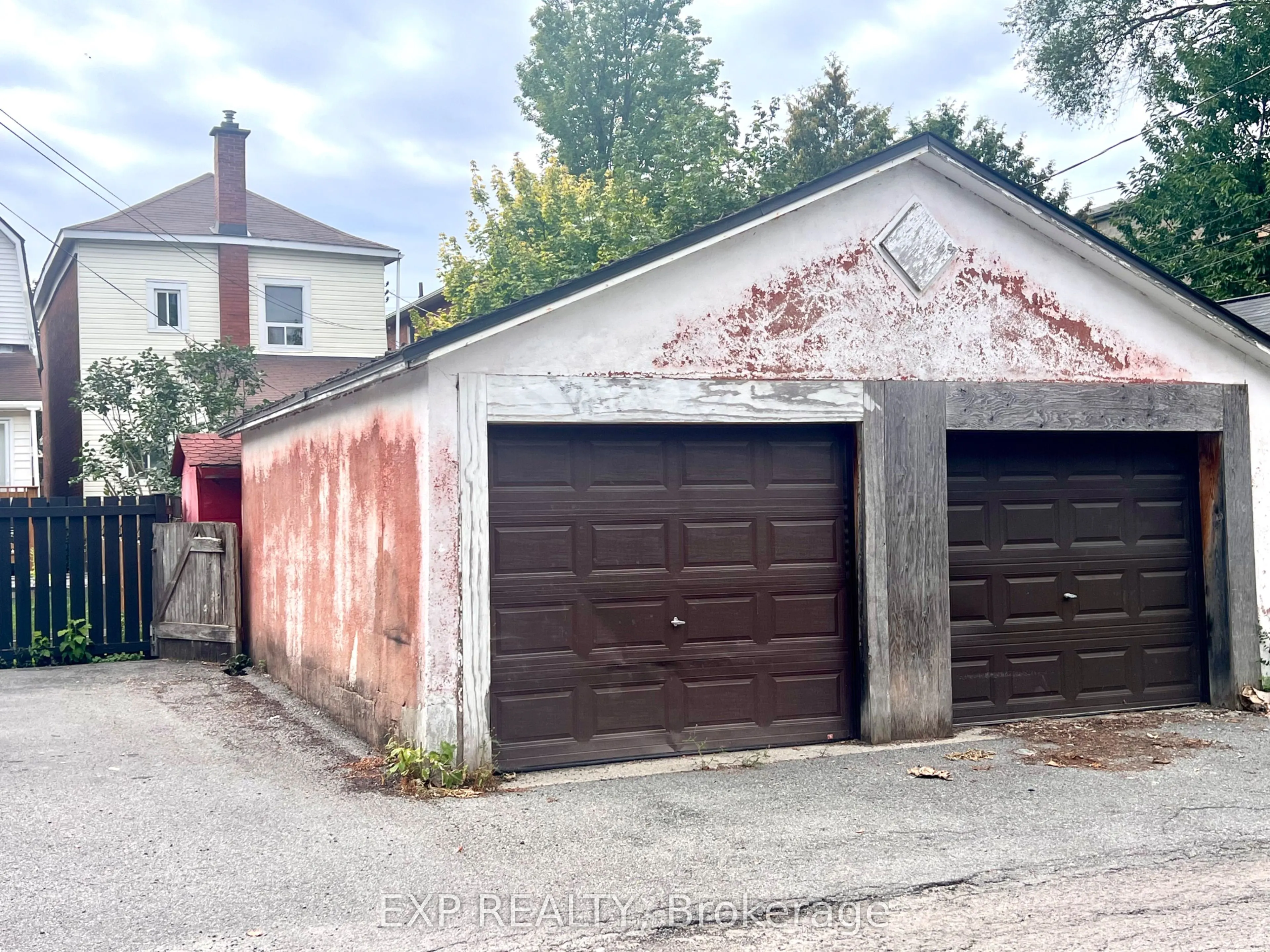 57 Spadina Avenue