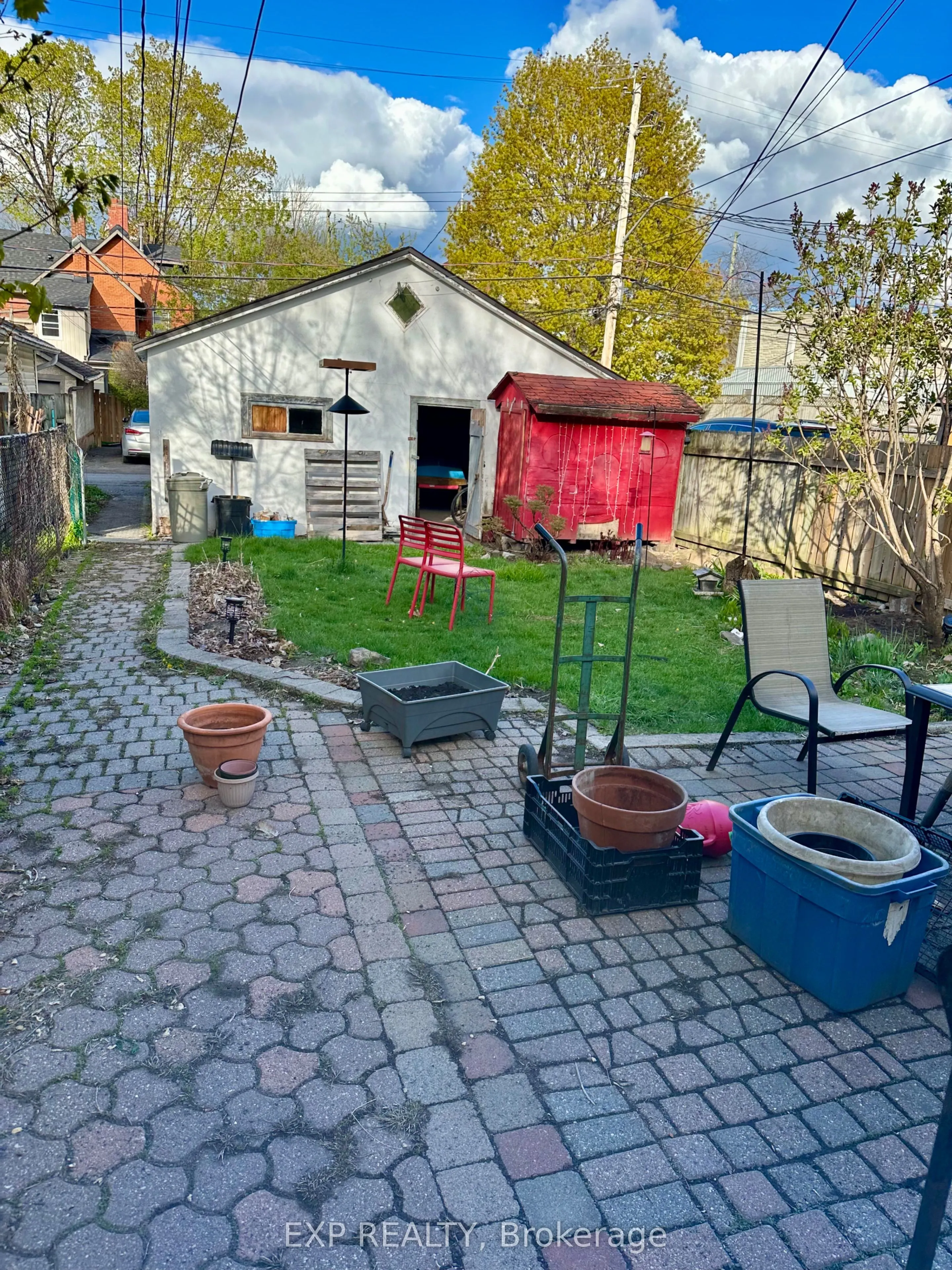 57 Spadina Avenue