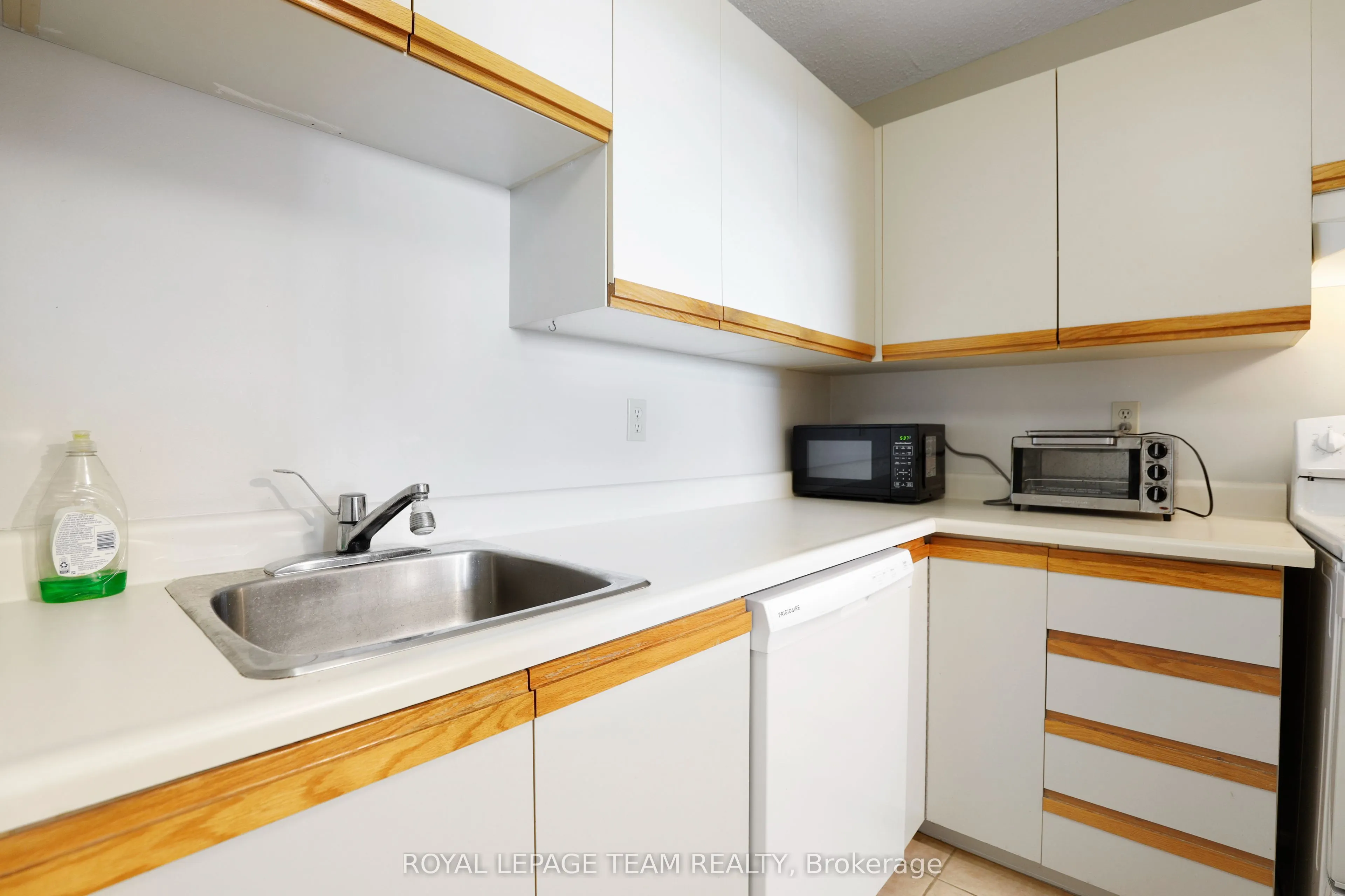 110 Forward Avenue #904