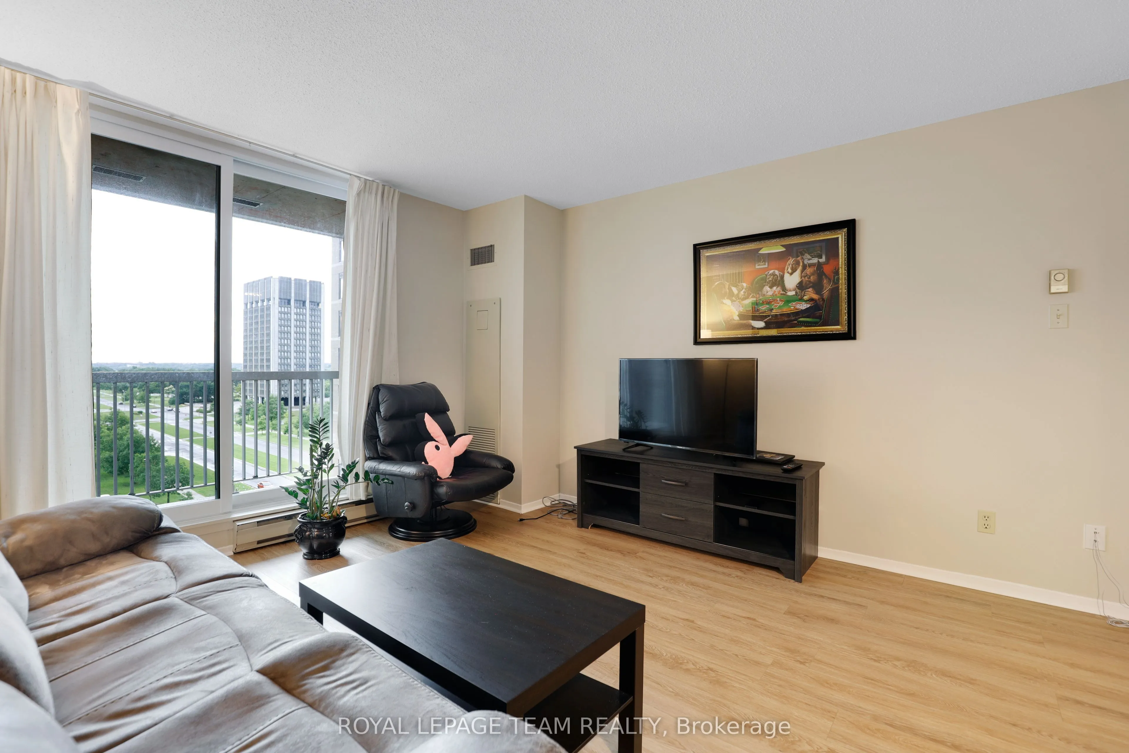 110 Forward Avenue #904