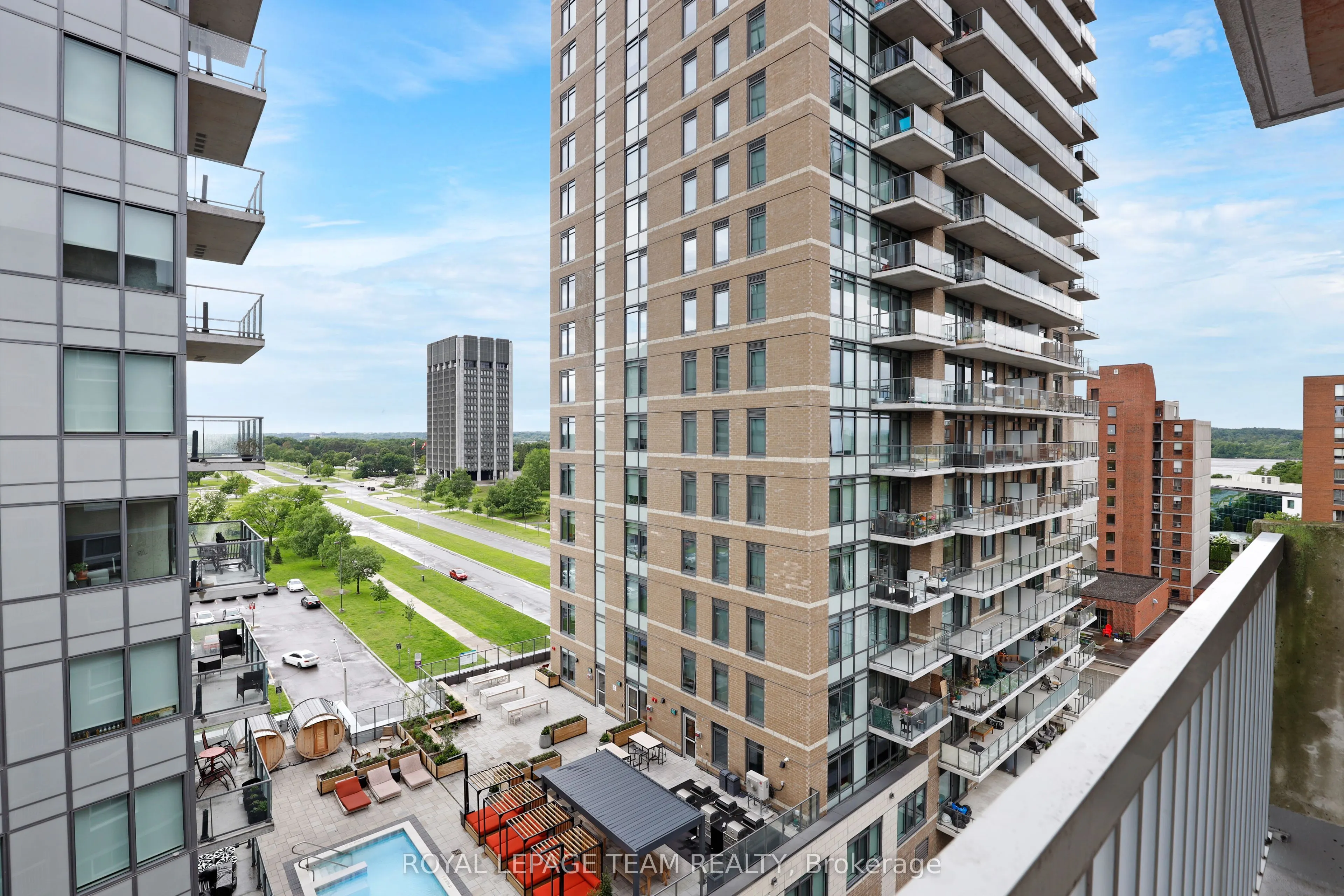 110 Forward Avenue #904