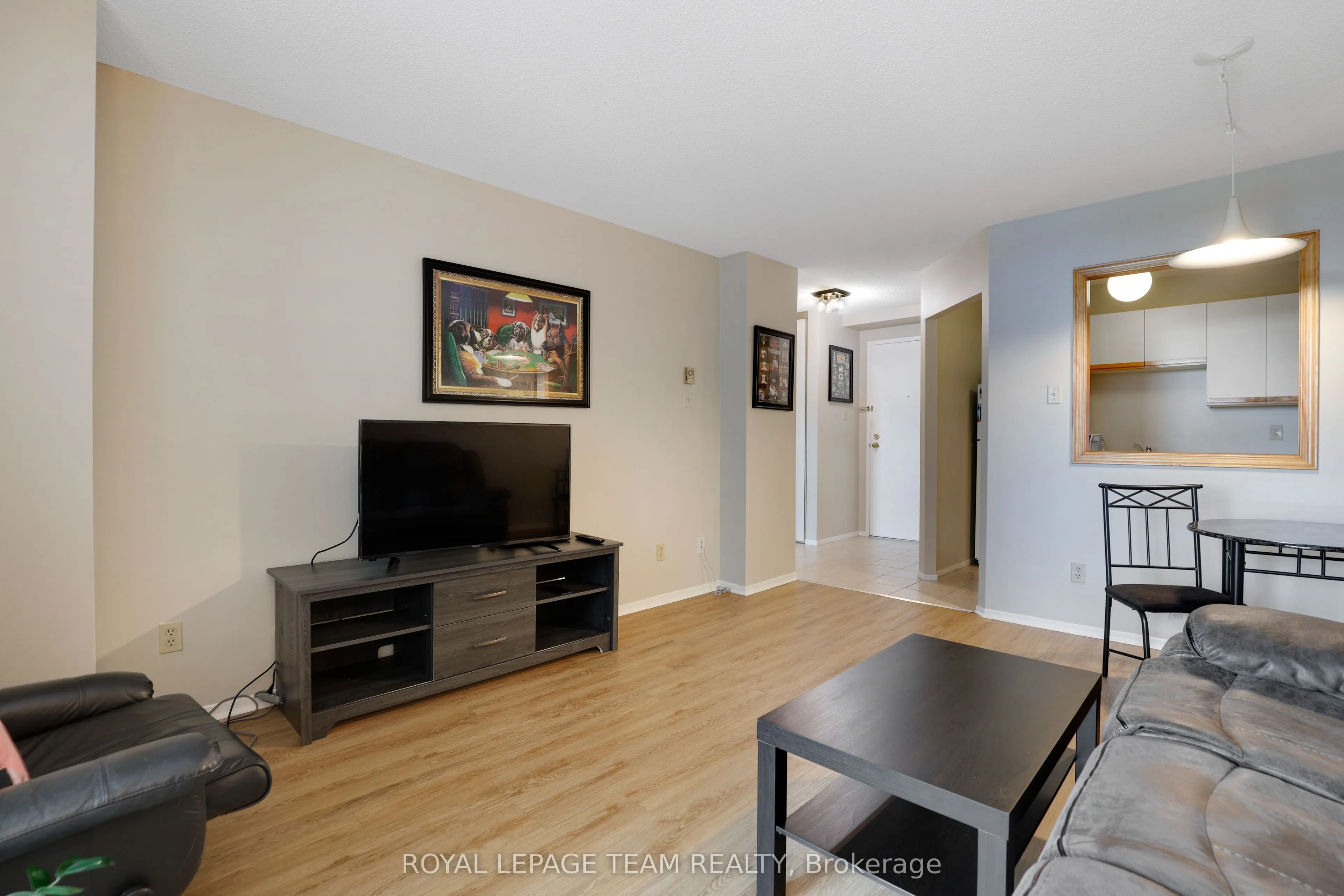 110 Forward Avenue #904