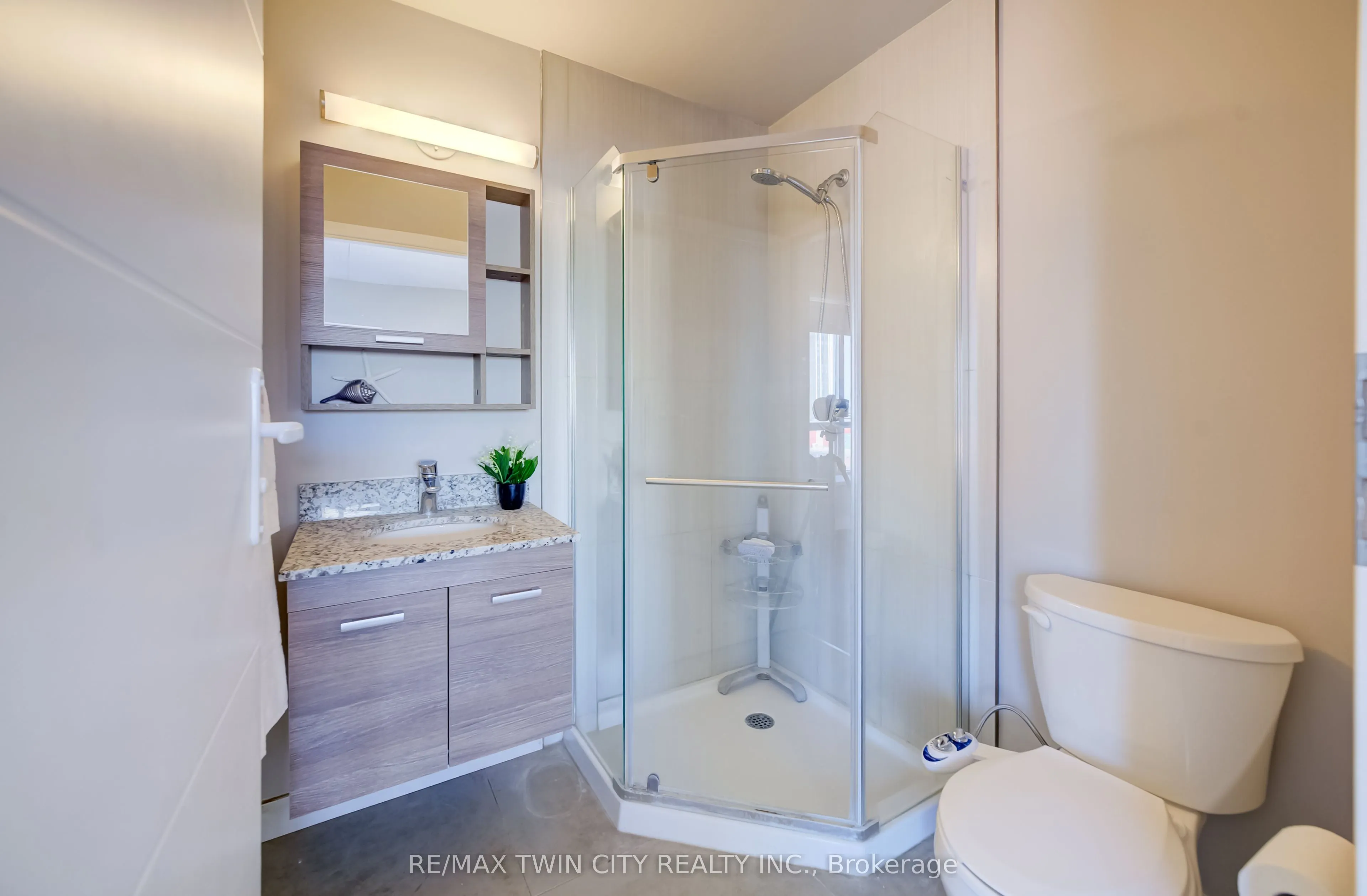 280 Lester Street #708