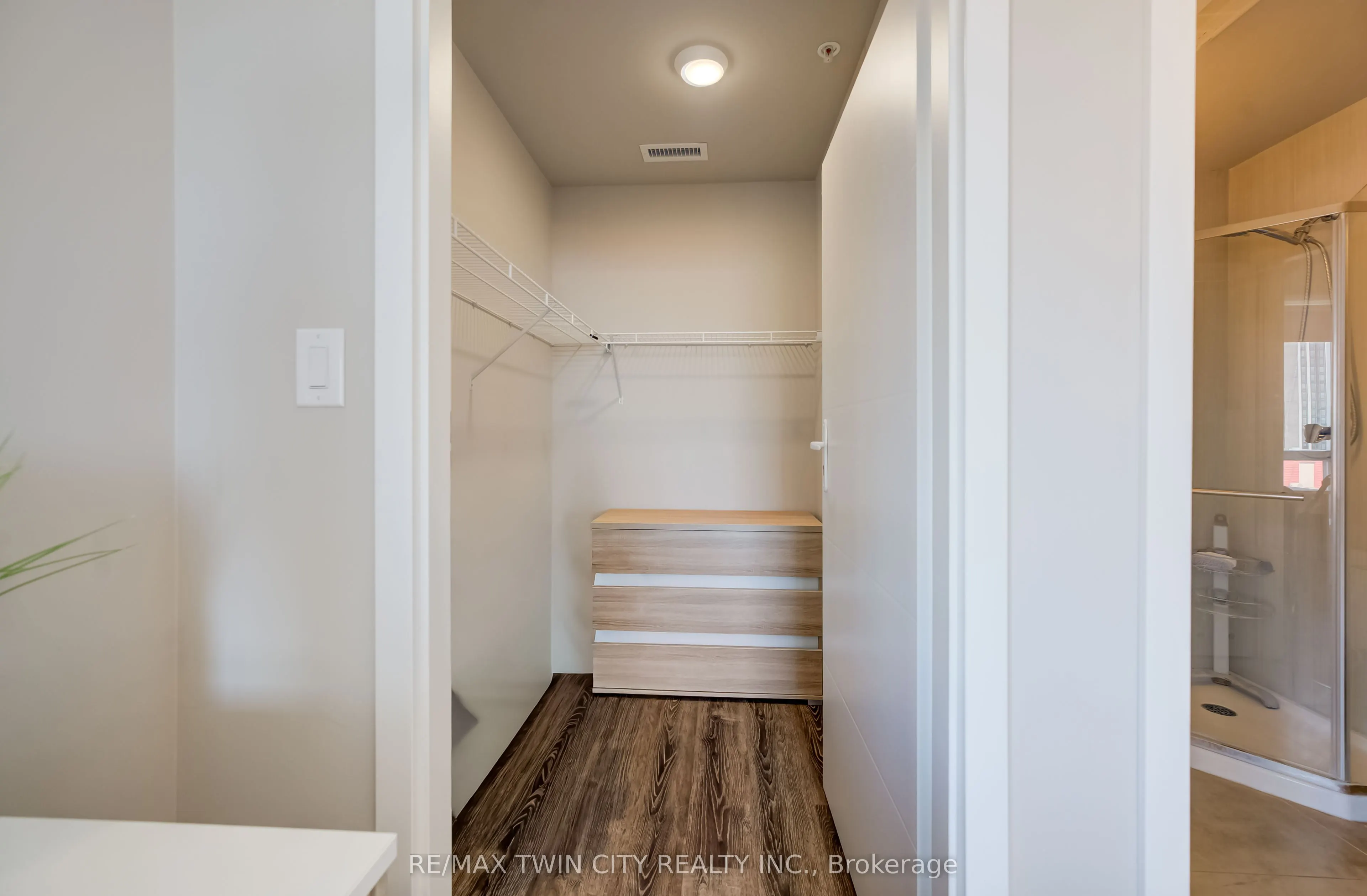280 Lester Street #708
