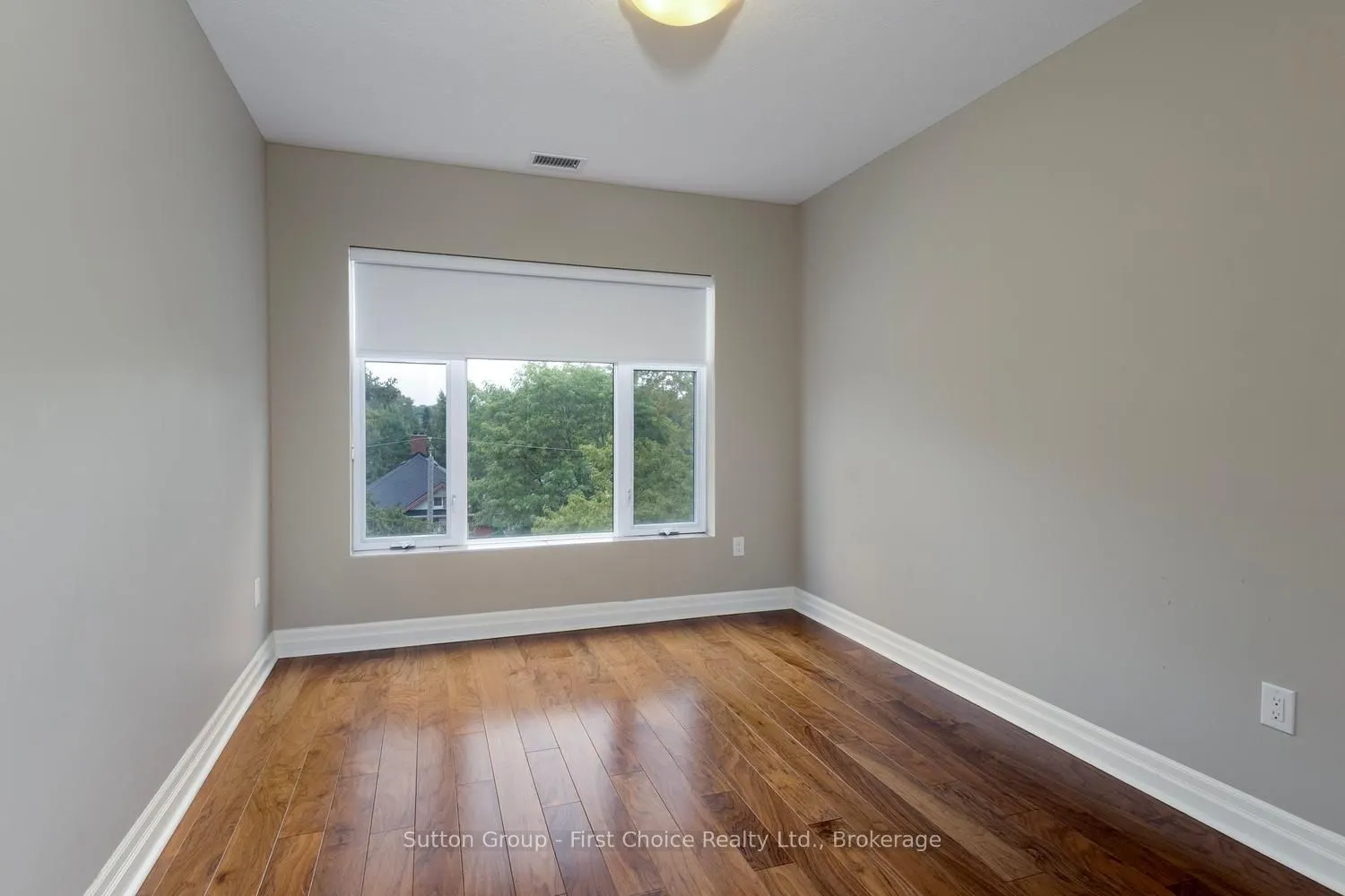255 JOHN Street N #412
