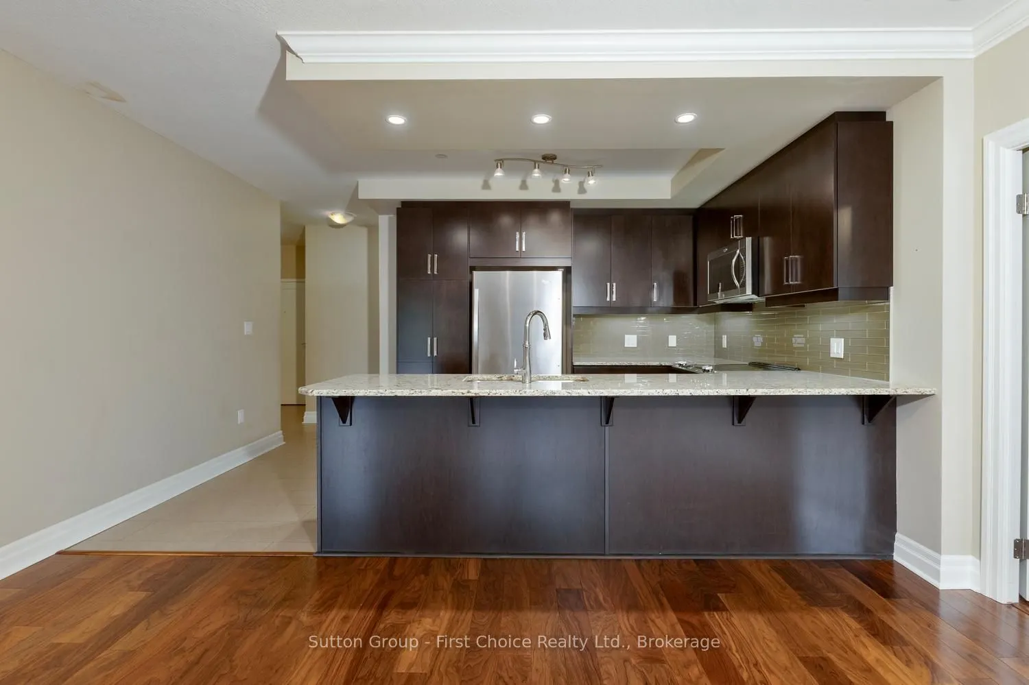 255 JOHN Street N #412