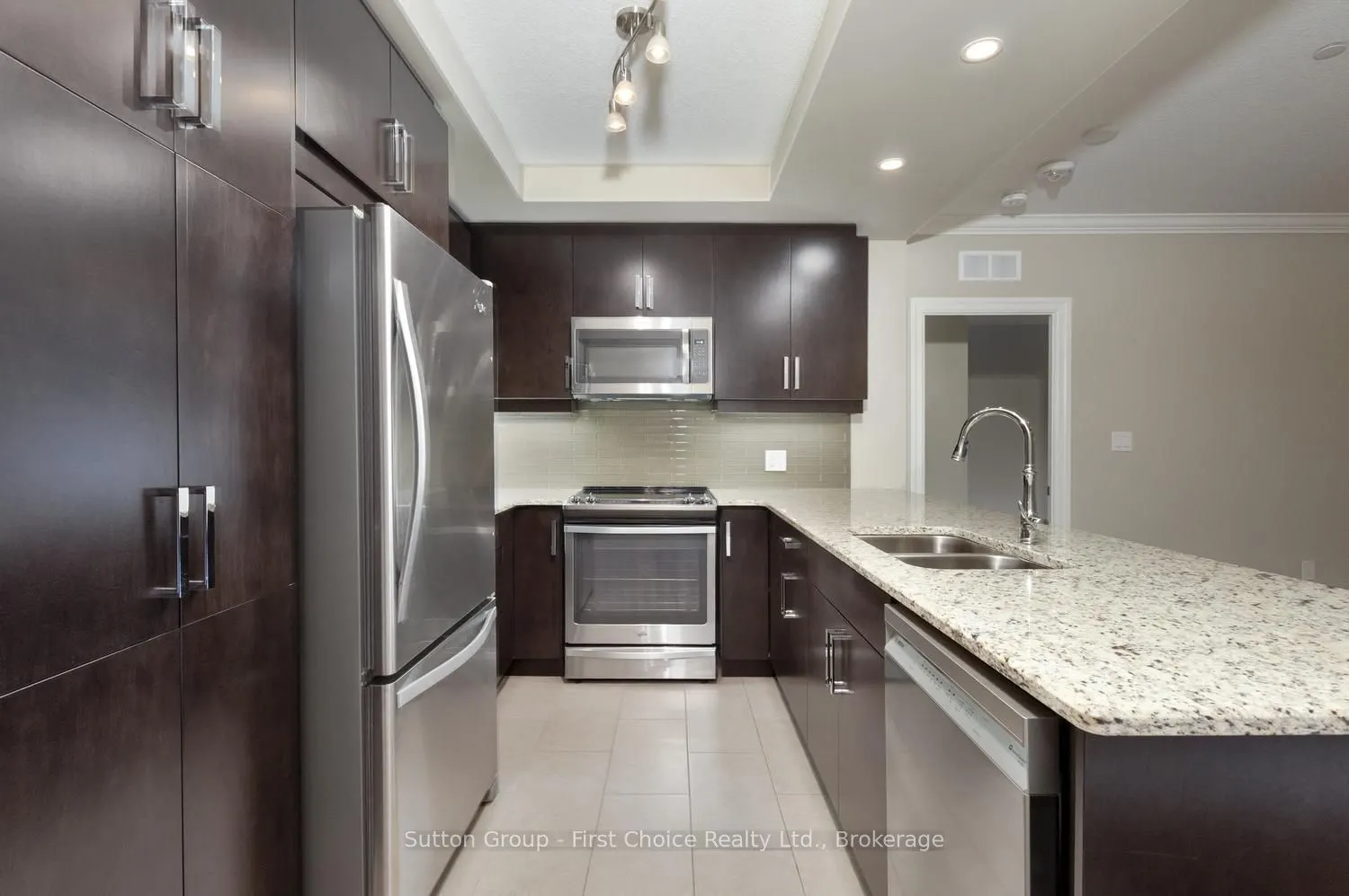 255 JOHN Street N #412