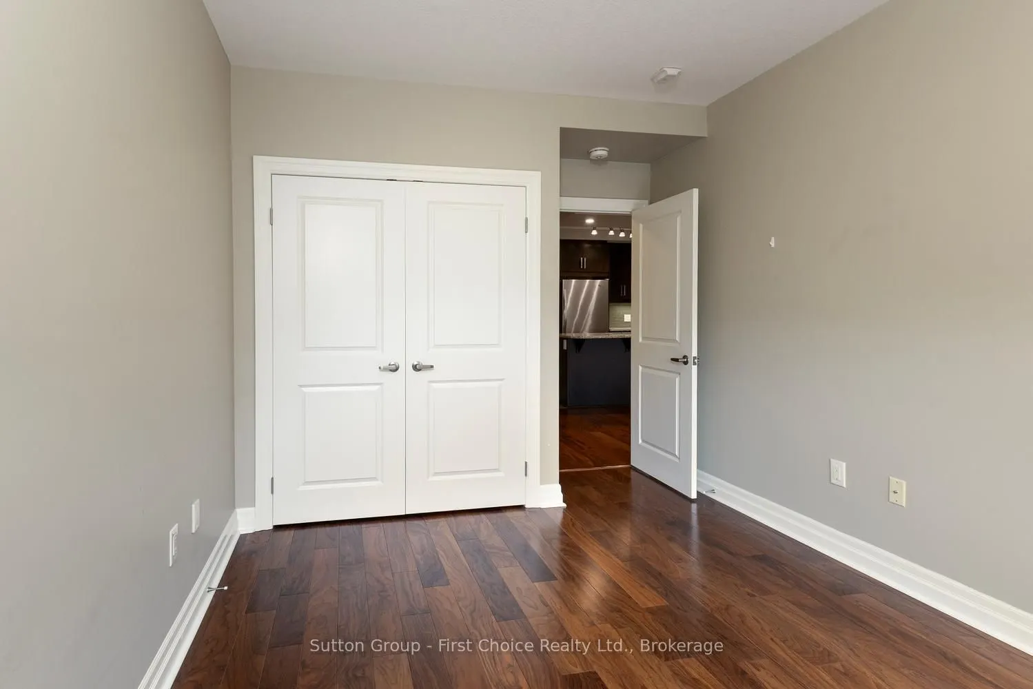 255 JOHN Street N #412