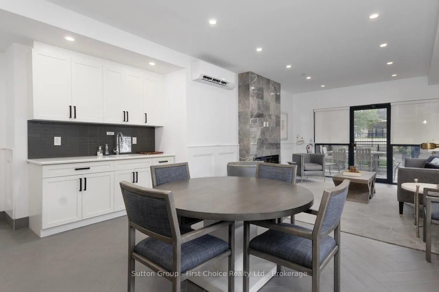 255 JOHN Street N #412