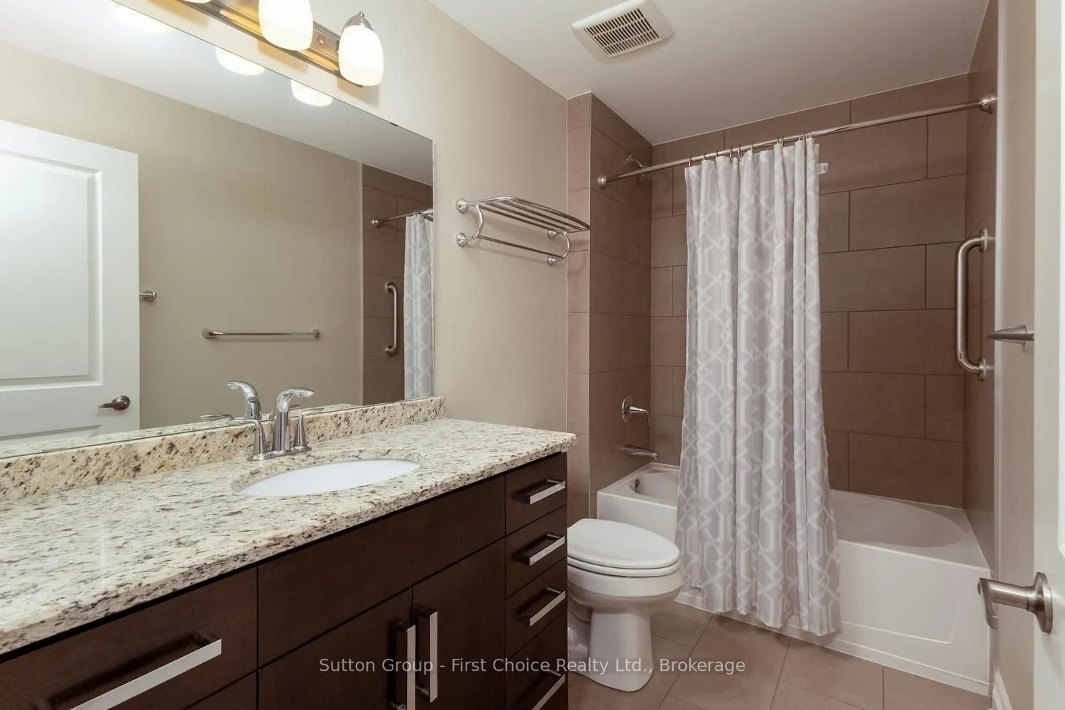 255 JOHN Street N #412