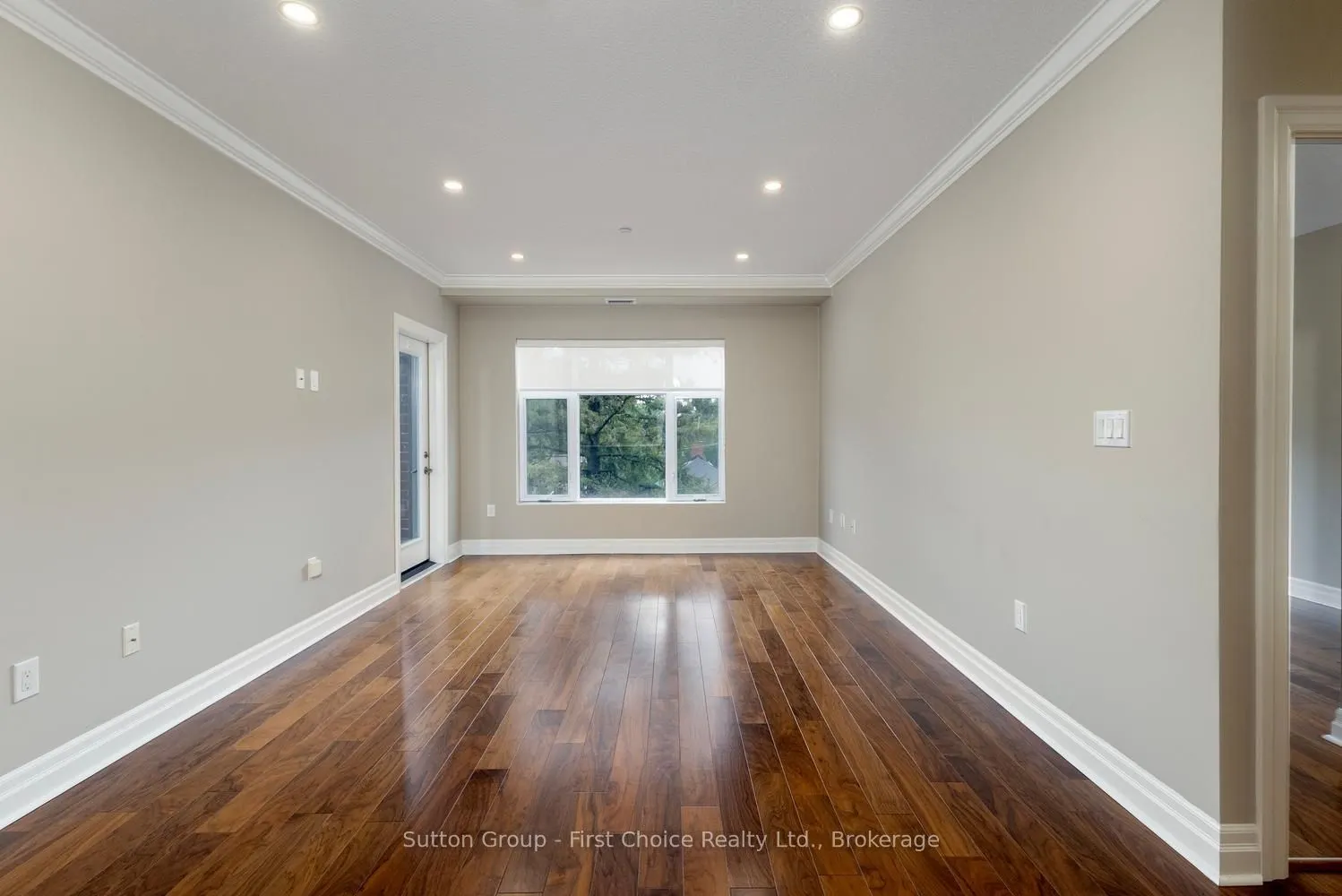 255 JOHN Street N #412