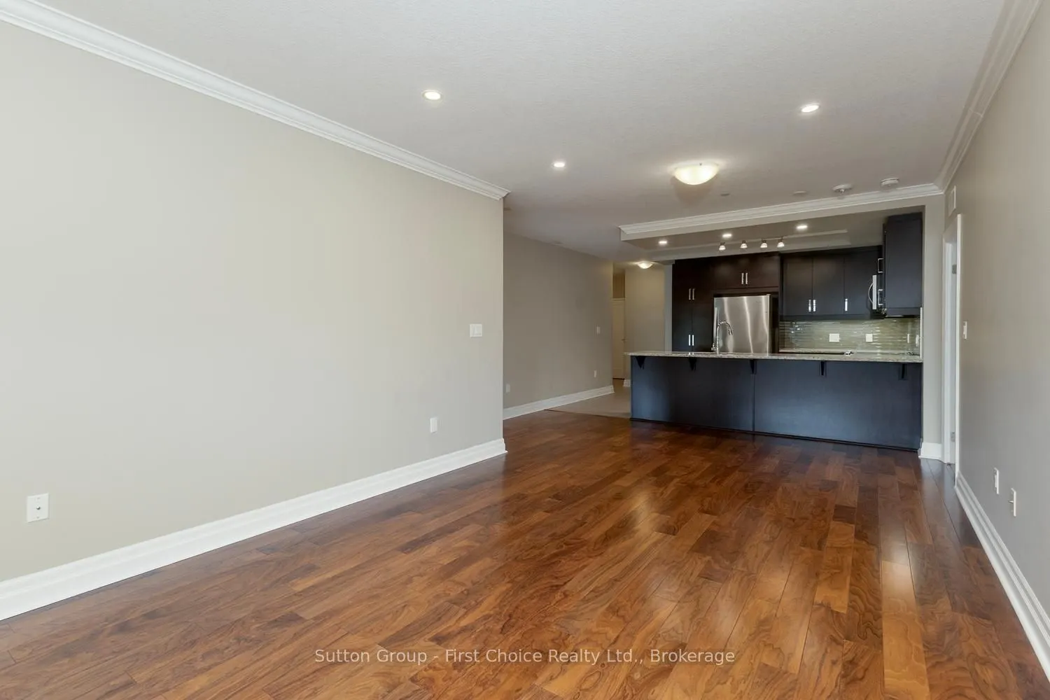255 JOHN Street N #412