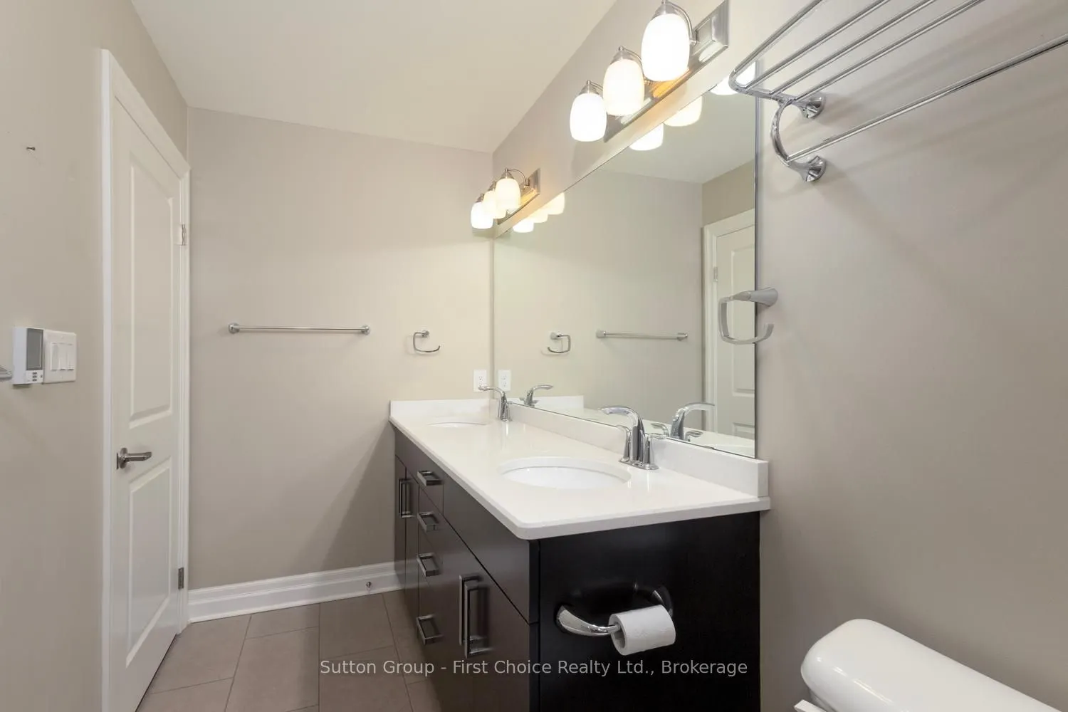 255 JOHN Street N #412