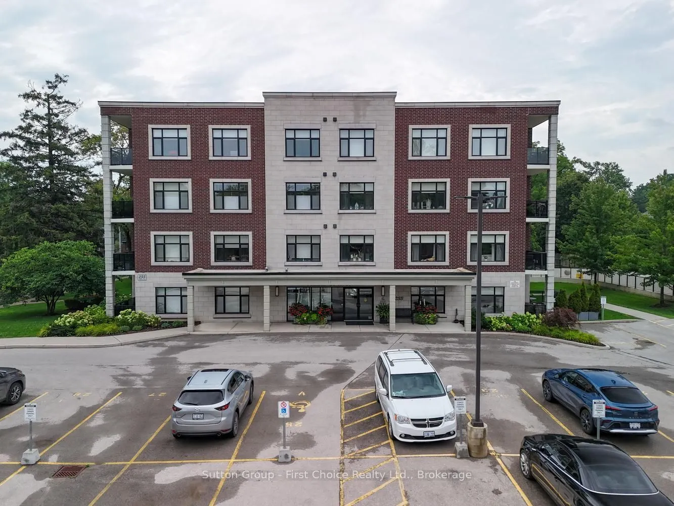 255 JOHN Street N #412