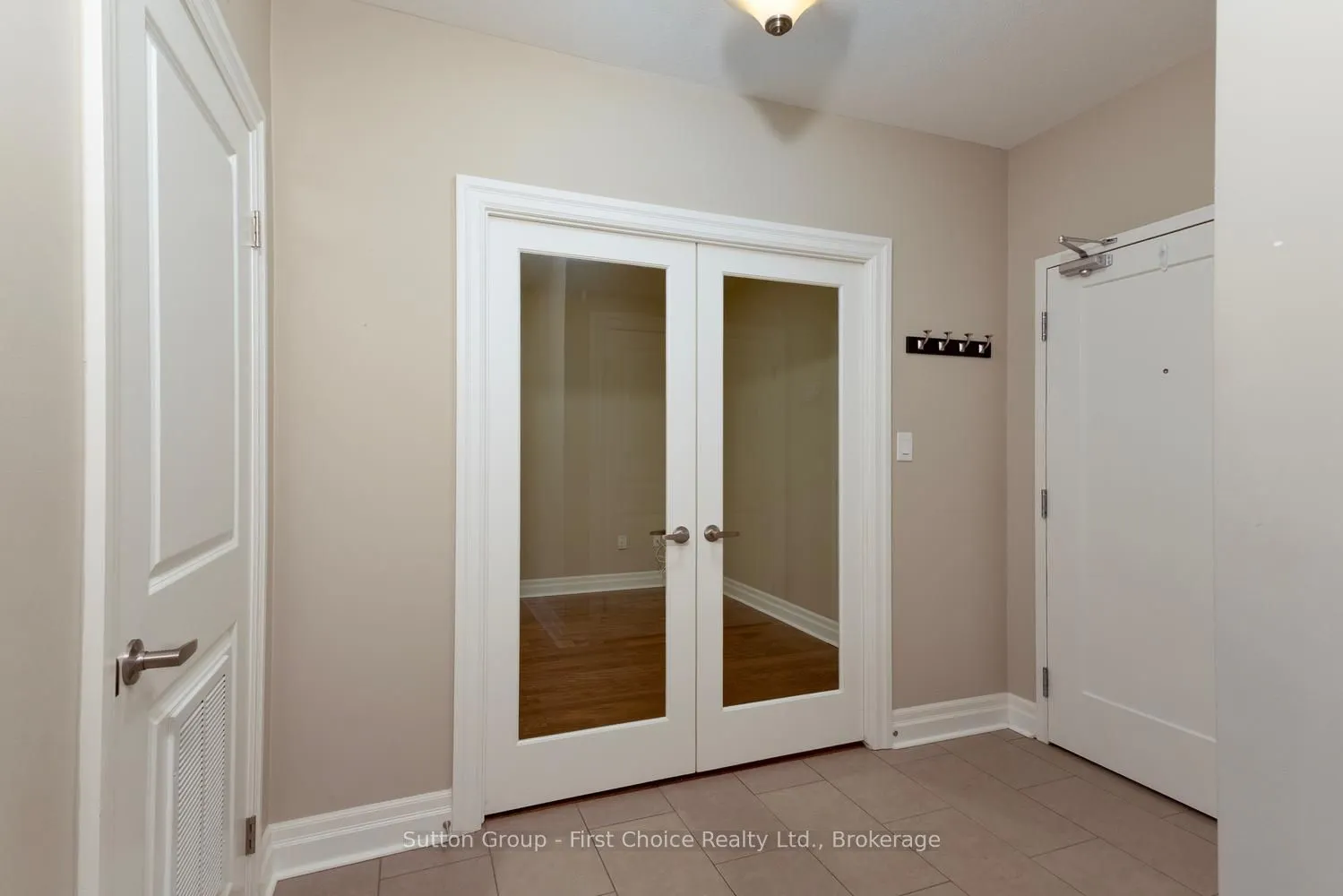 255 JOHN Street N #412