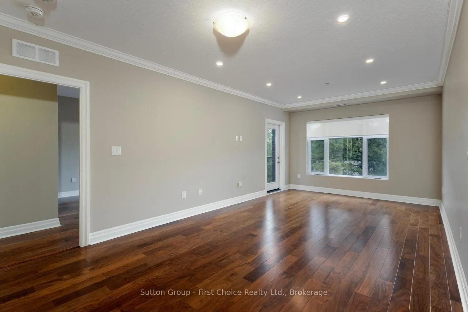 255 JOHN Street N #412