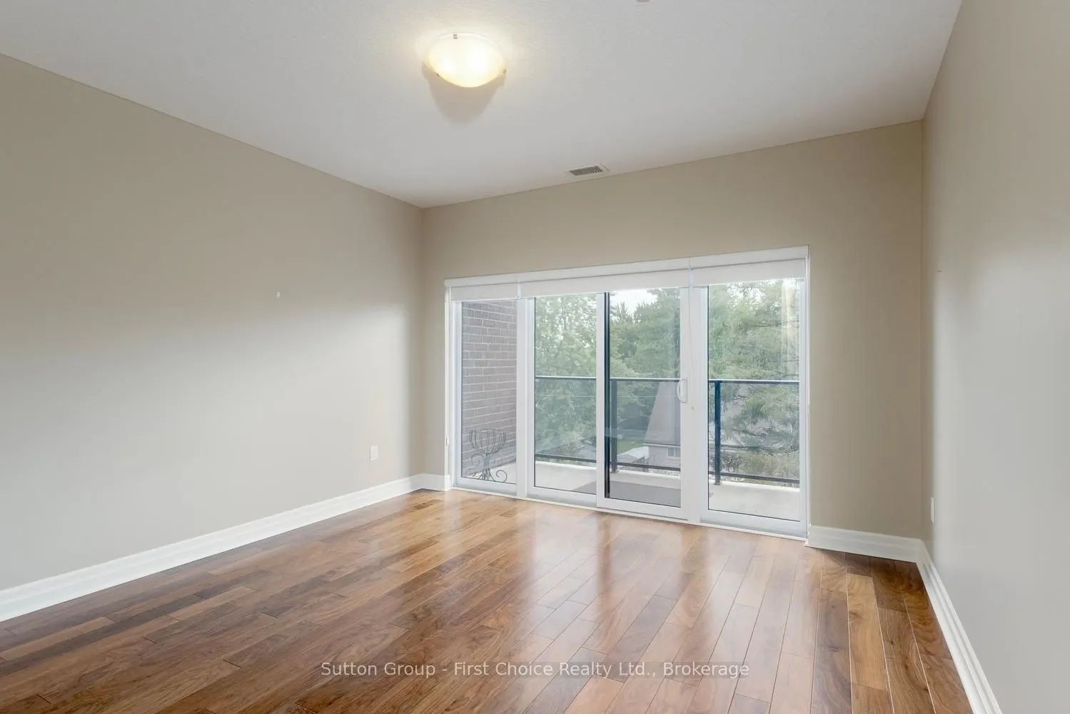 255 JOHN Street N #412