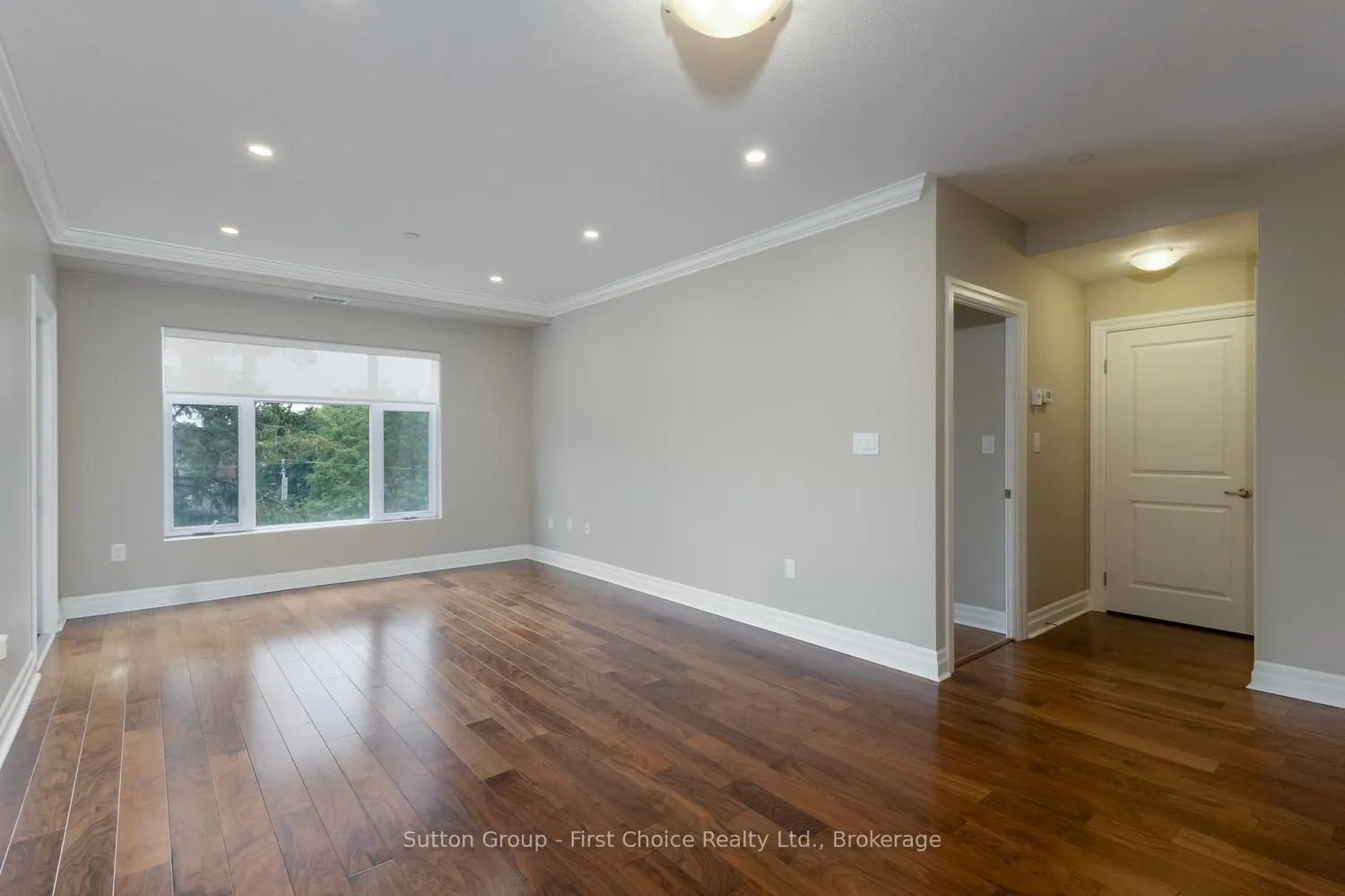 255 JOHN Street N #412