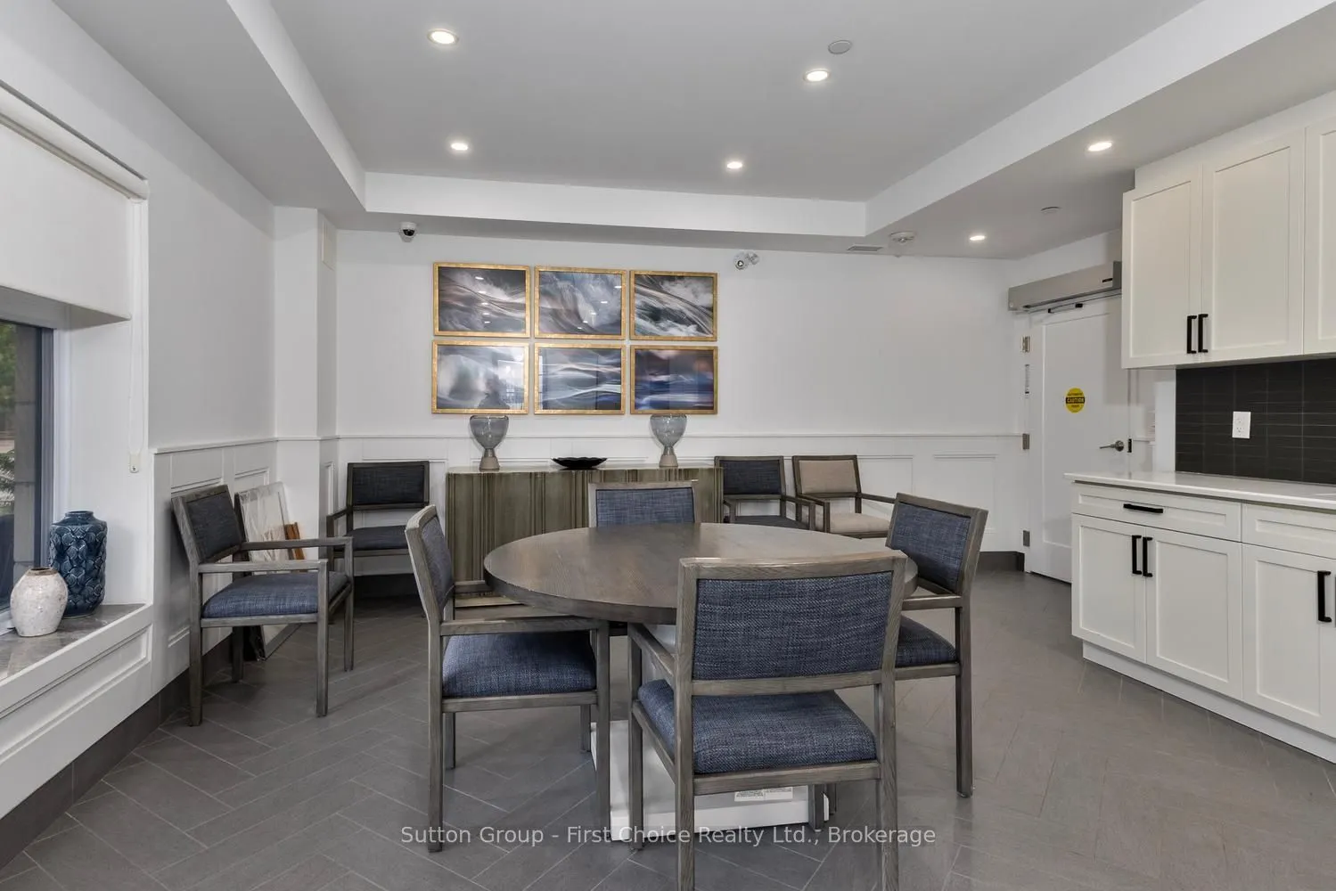 255 JOHN Street N #412