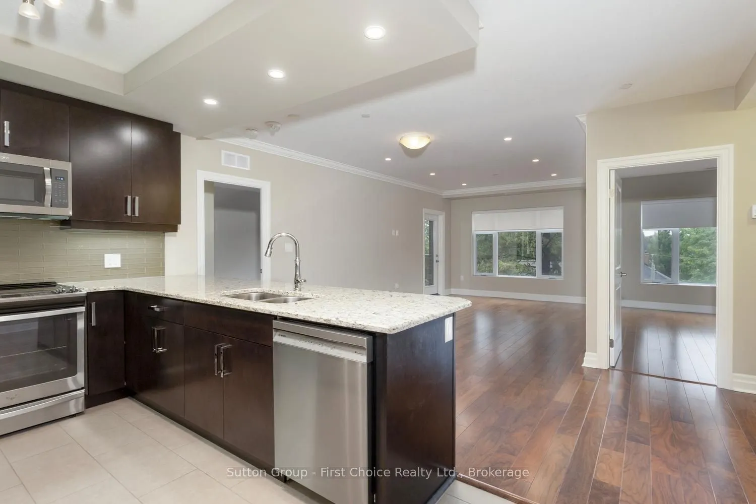 255 JOHN Street N #412