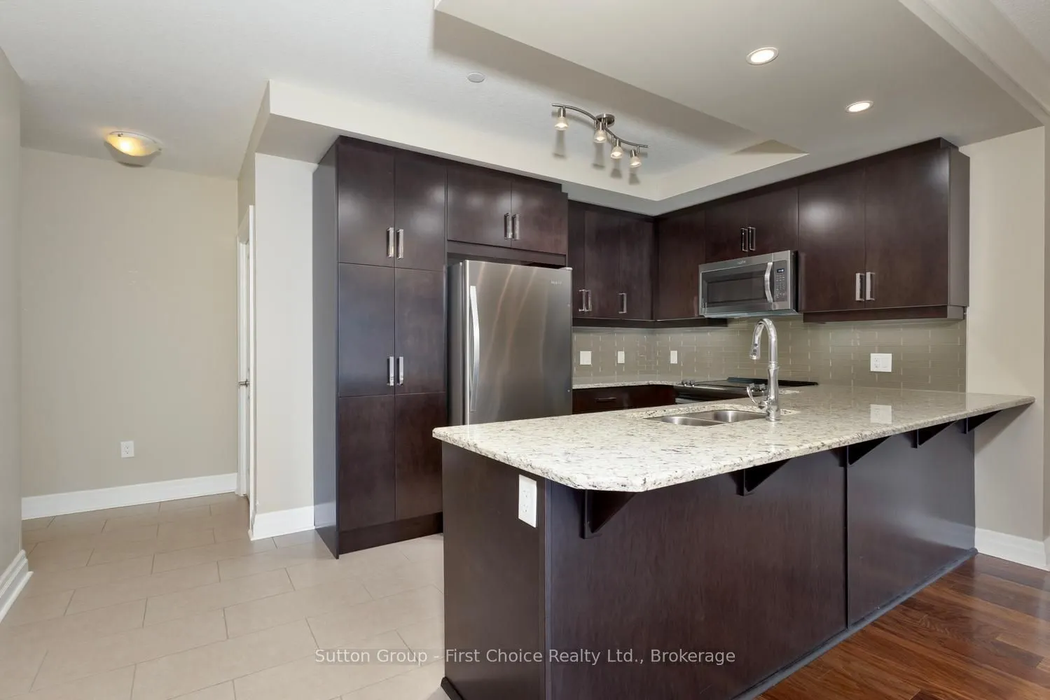 255 JOHN Street N #412