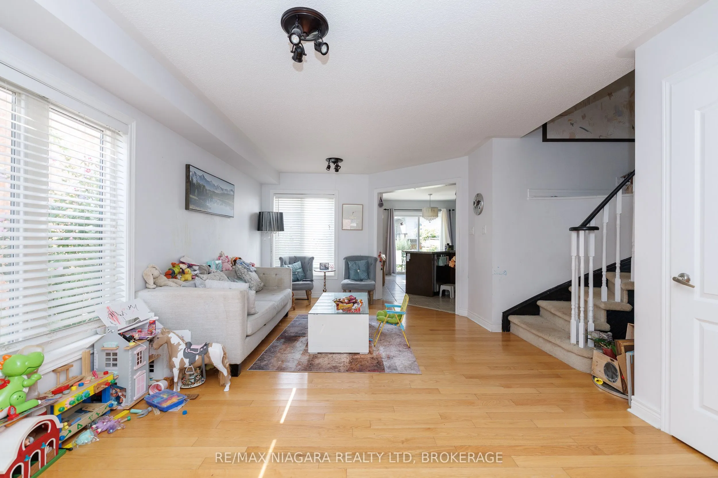 33 COLONEL LYALL Street