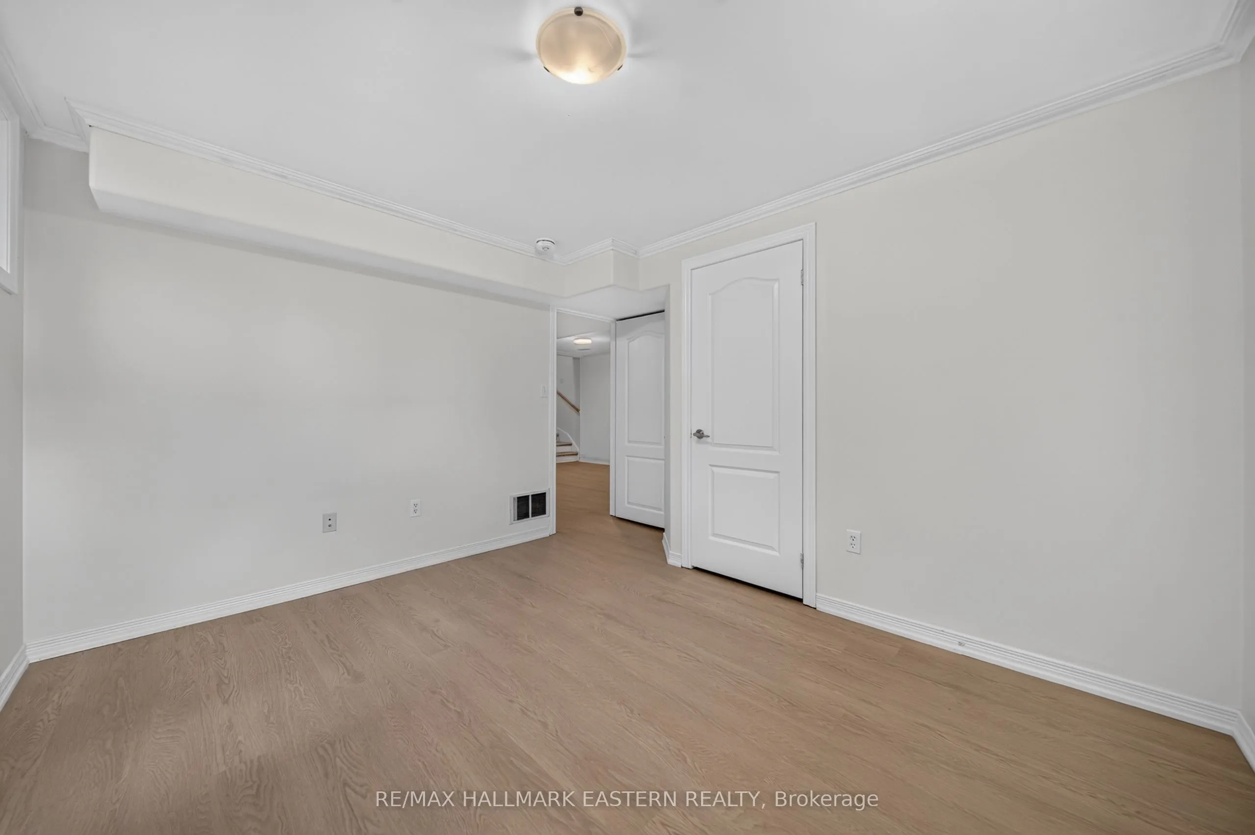 656 CLANCY Crescent