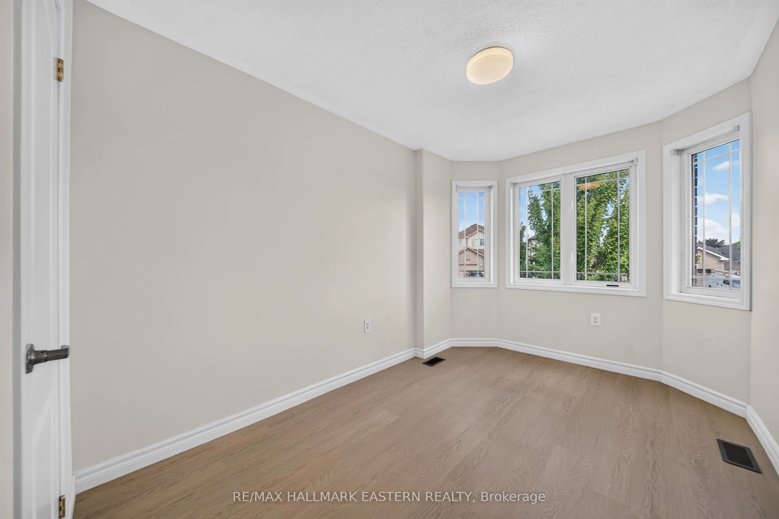 656 CLANCY Crescent