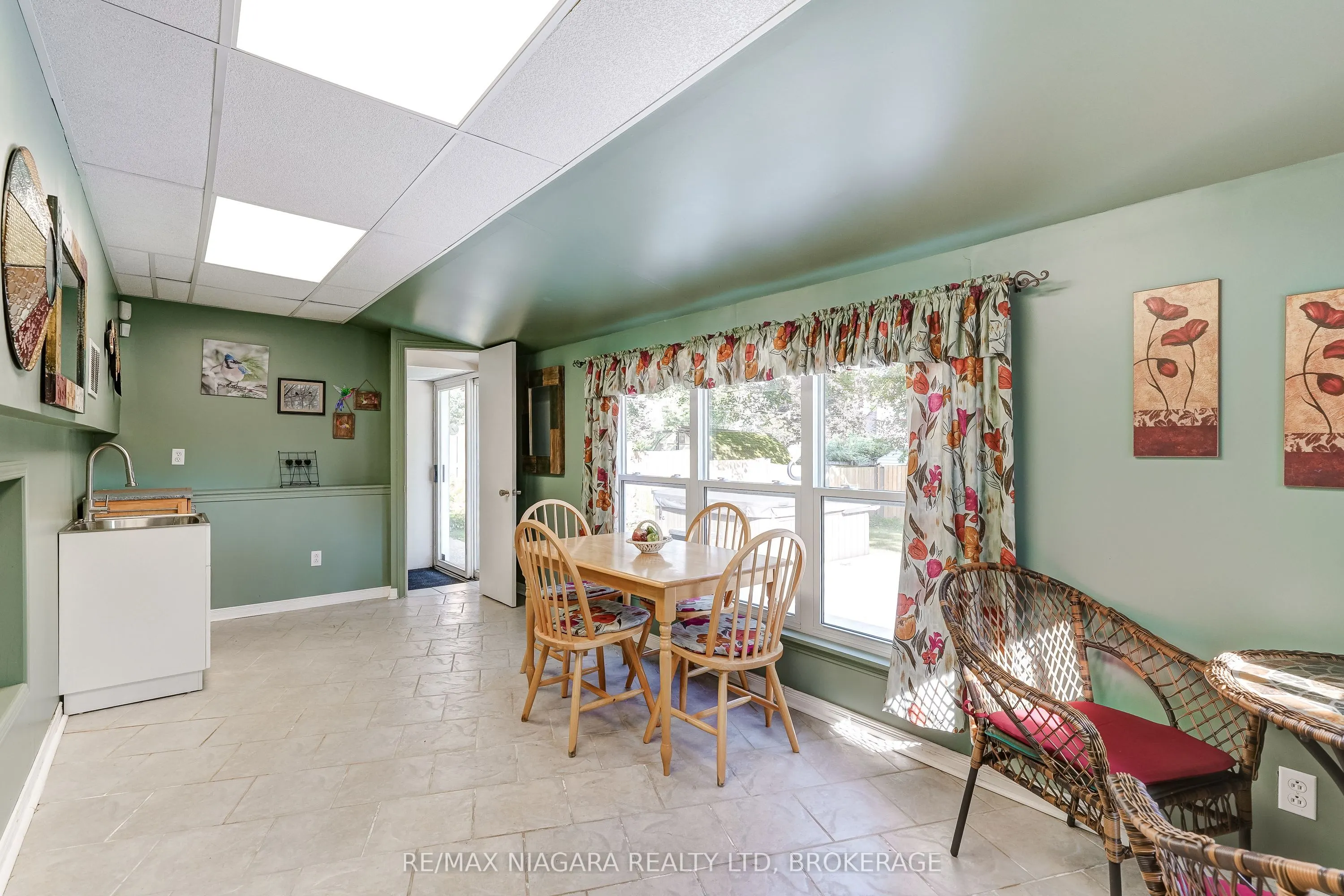 33 Hurricane Road