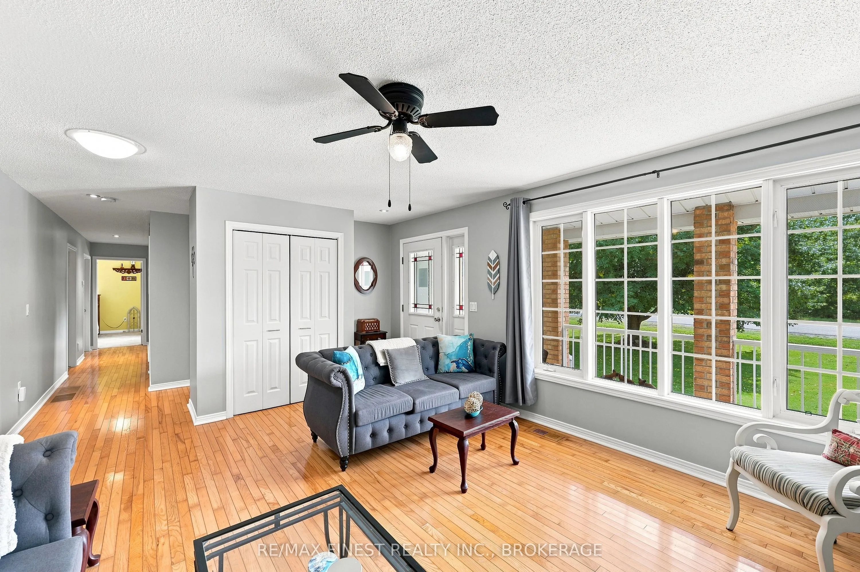995 Bridge Street W