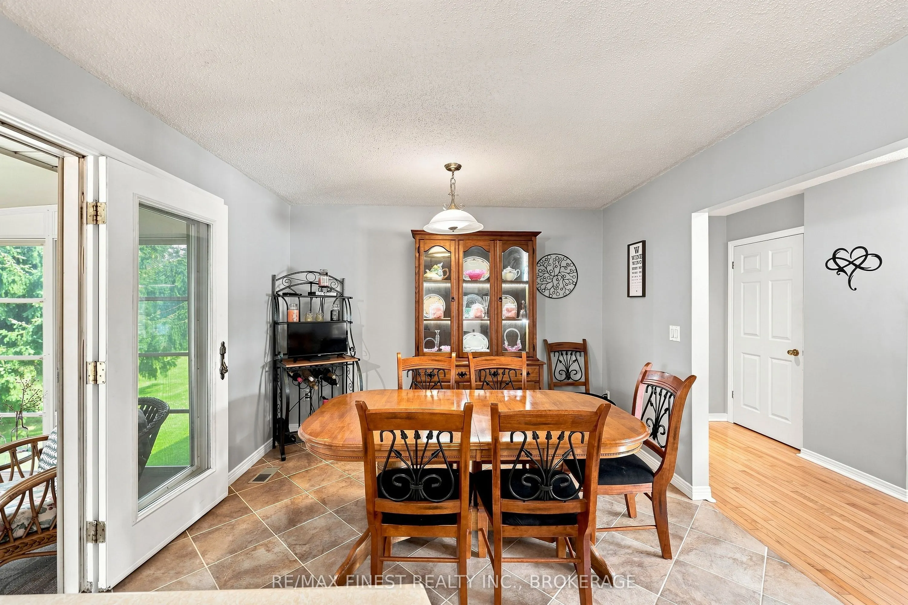 995 Bridge Street W