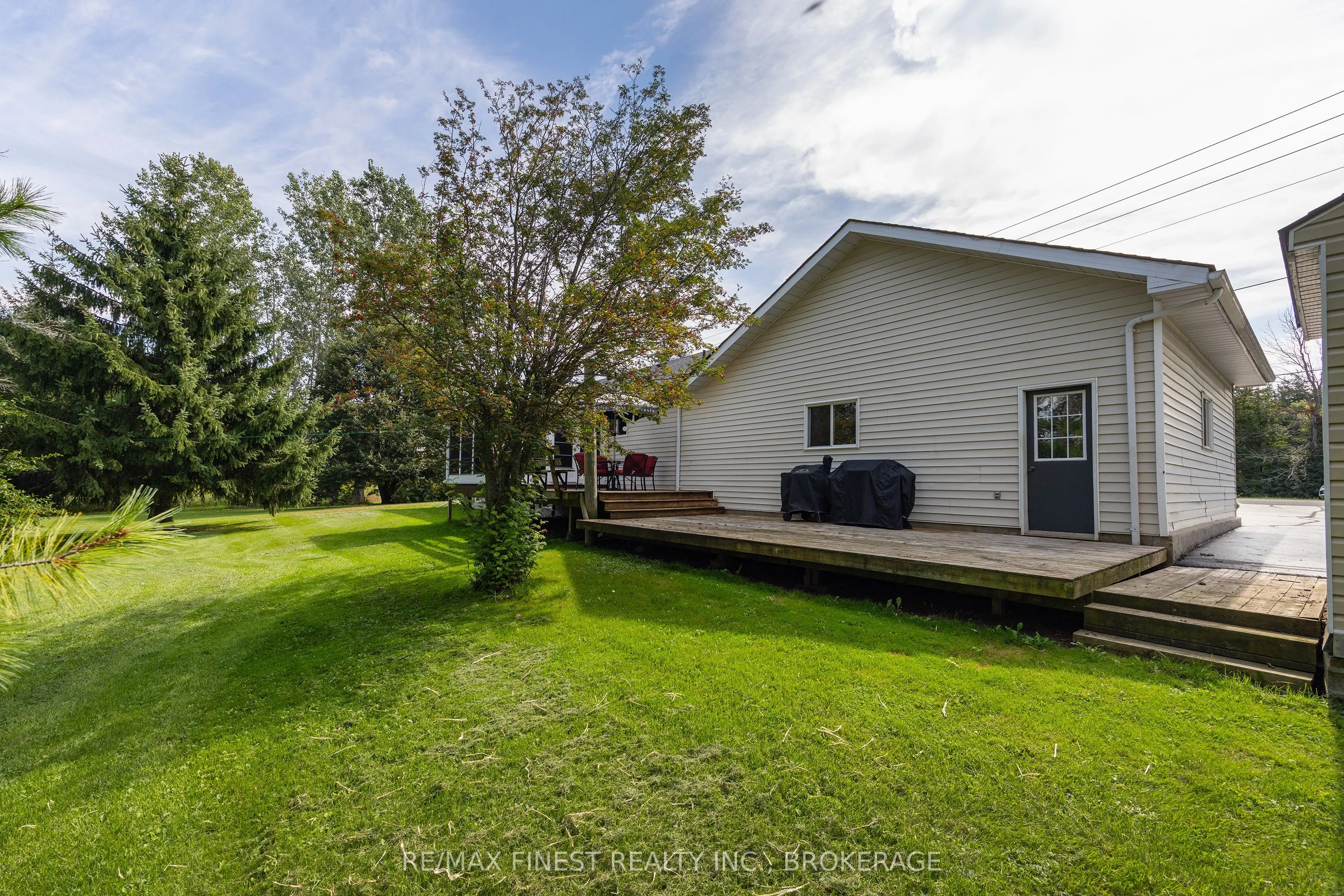 995 Bridge Street W