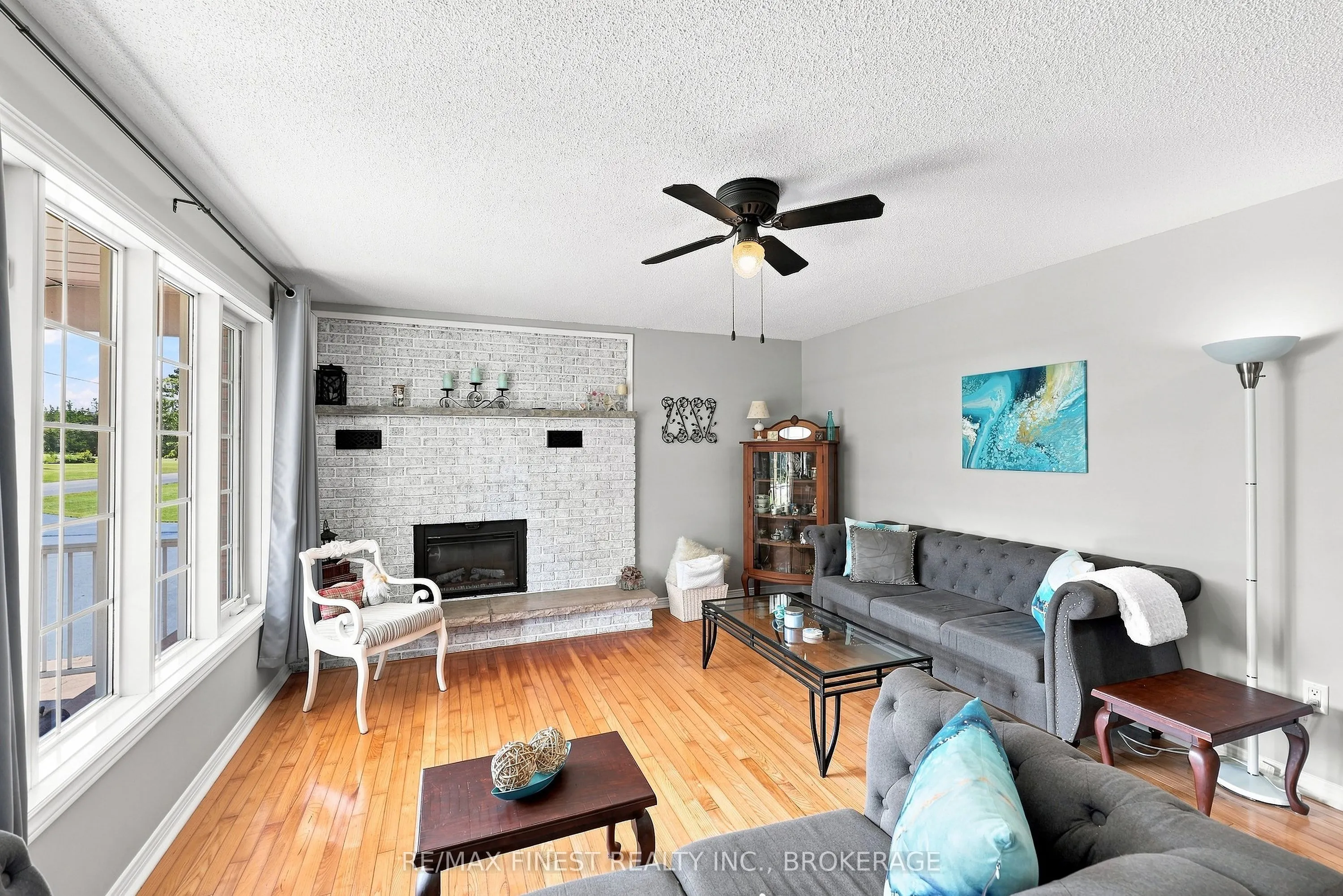 995 Bridge Street W