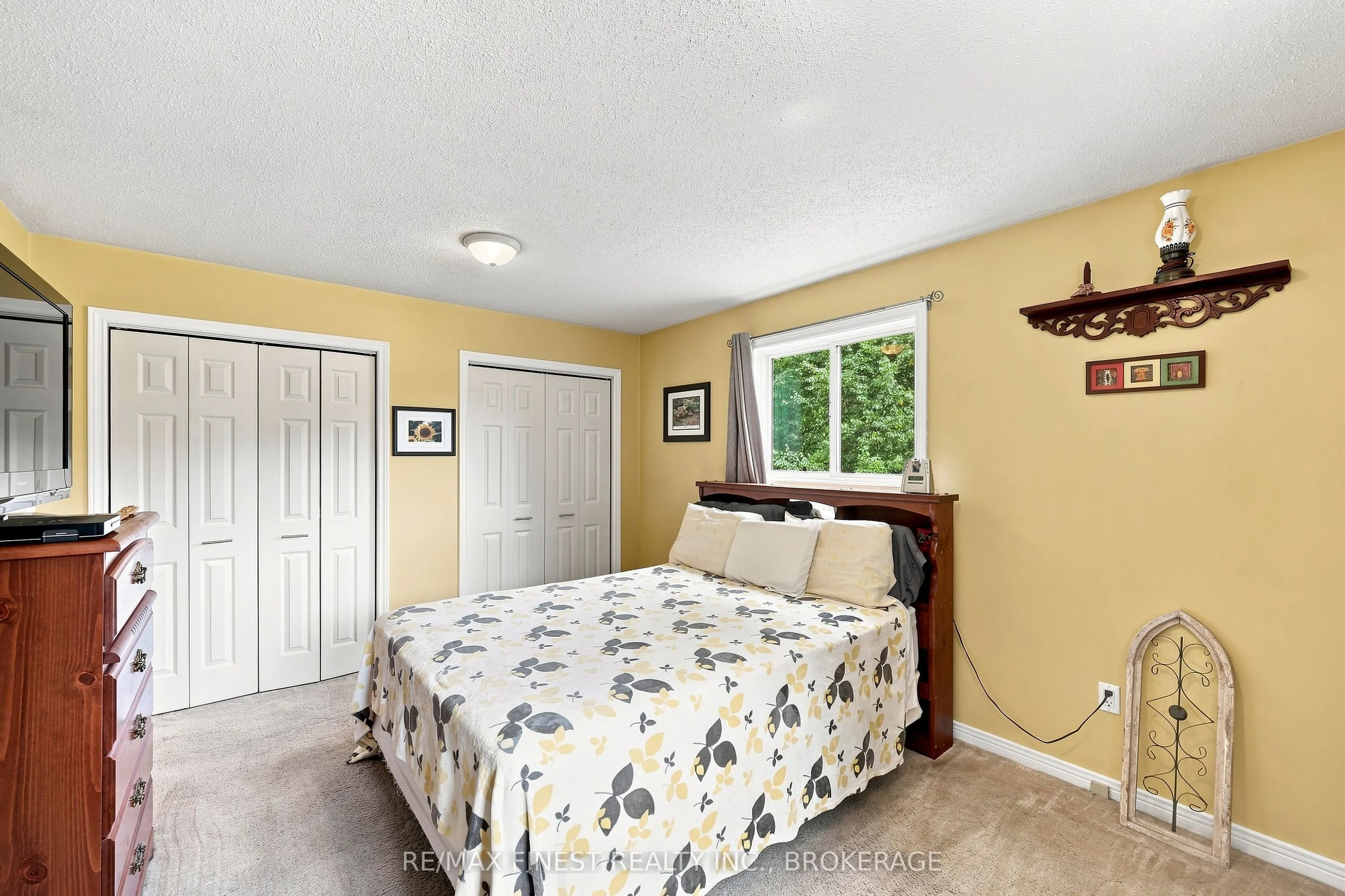 995 Bridge Street W