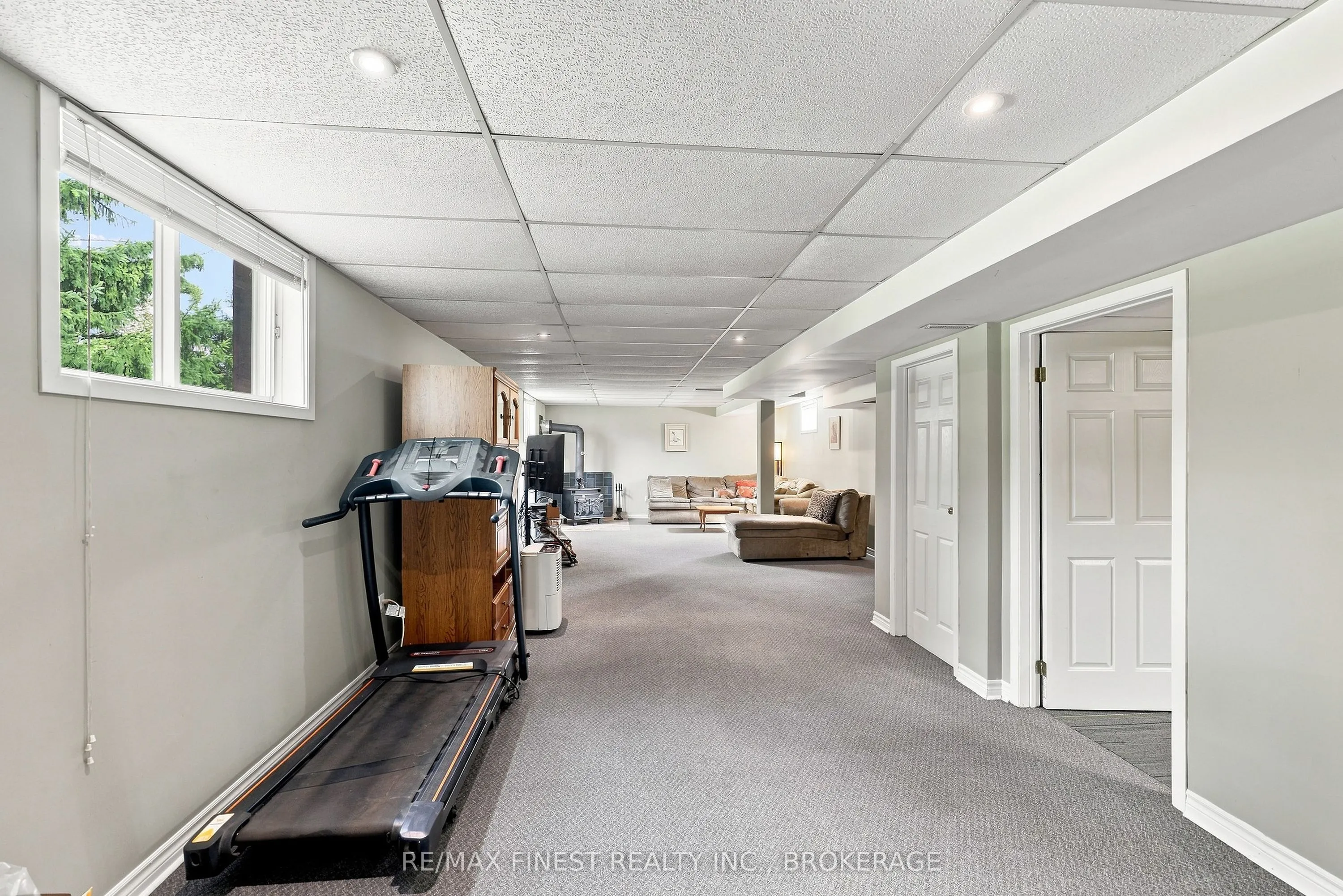 995 Bridge Street W
