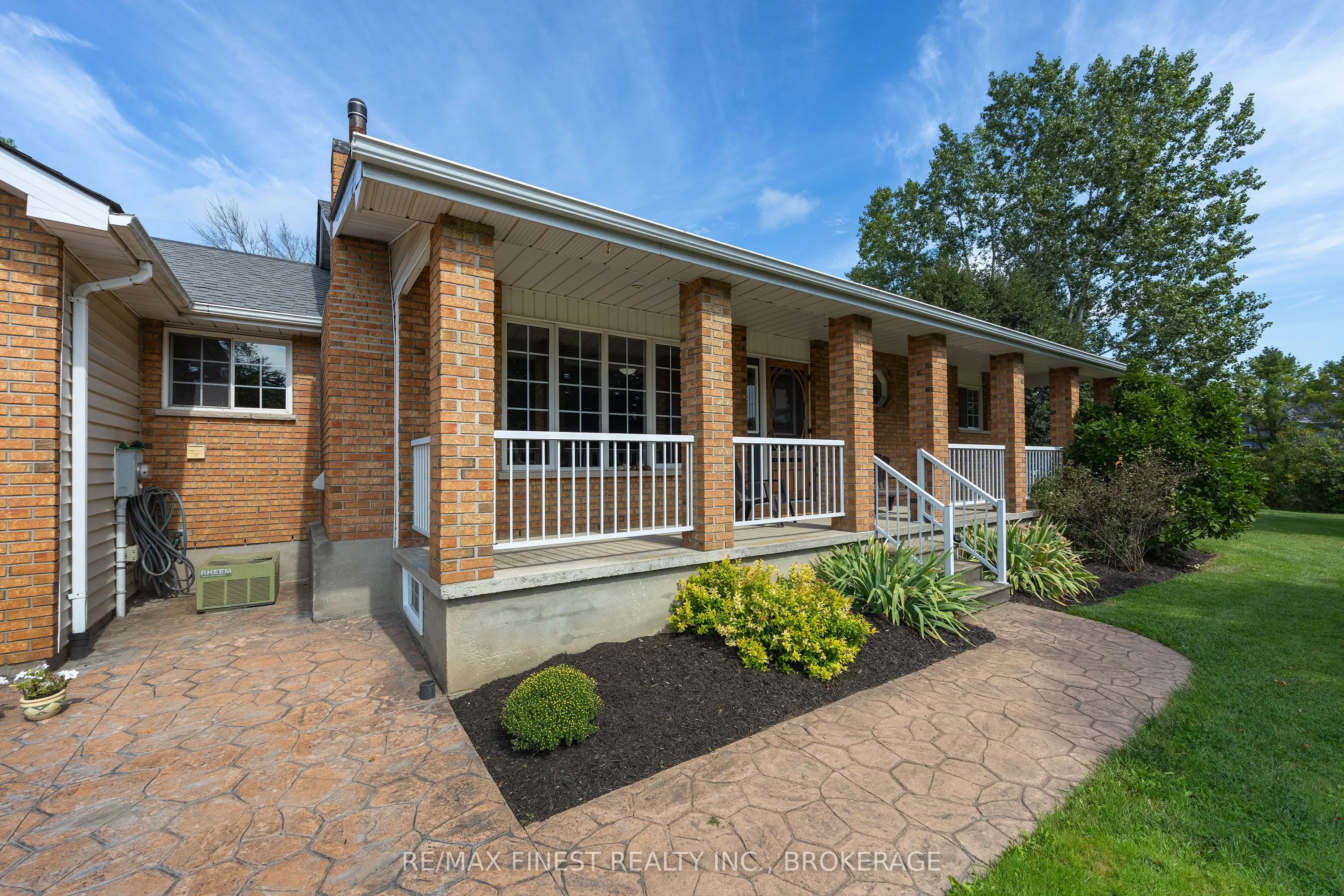 995 Bridge Street W
