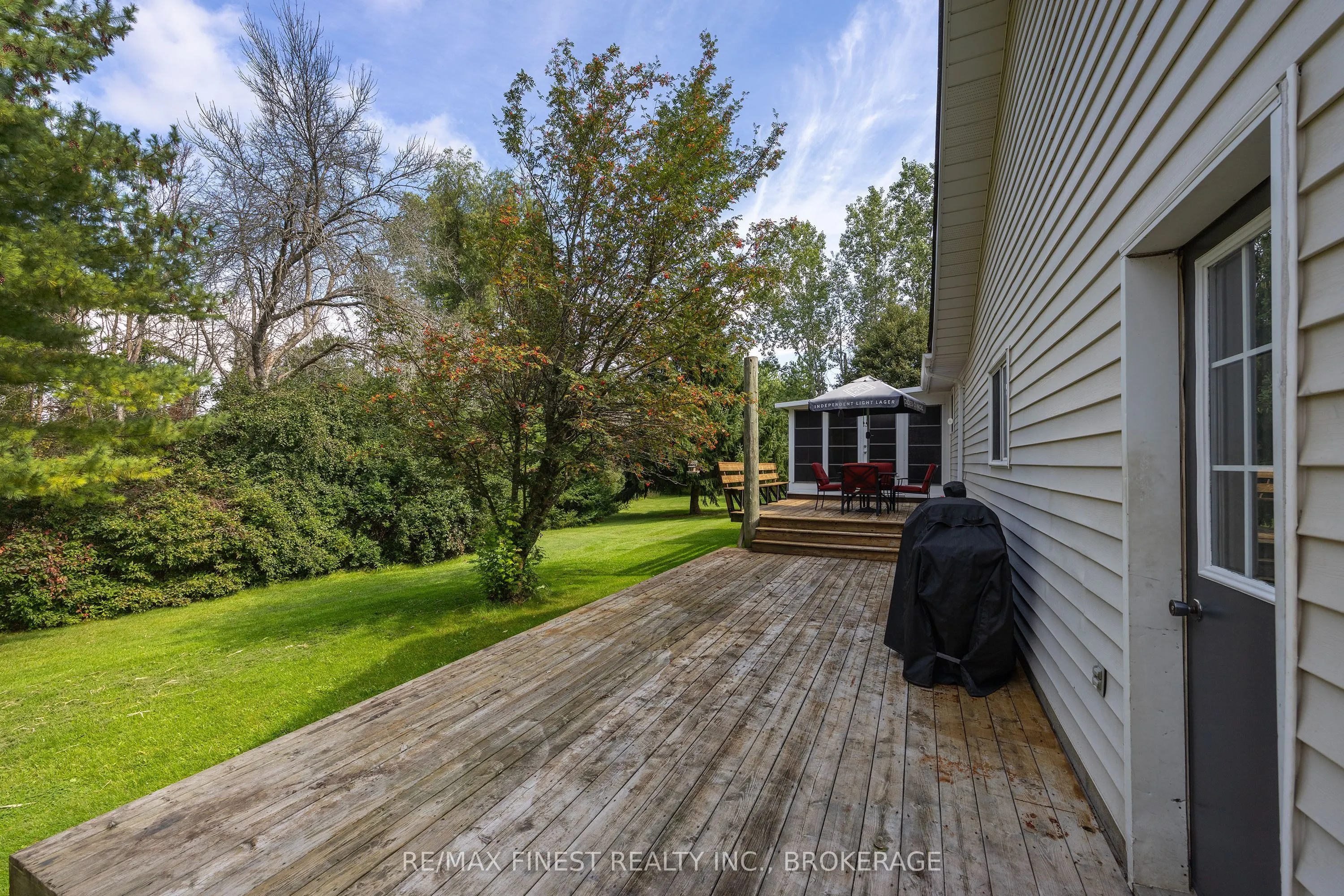 995 Bridge Street W