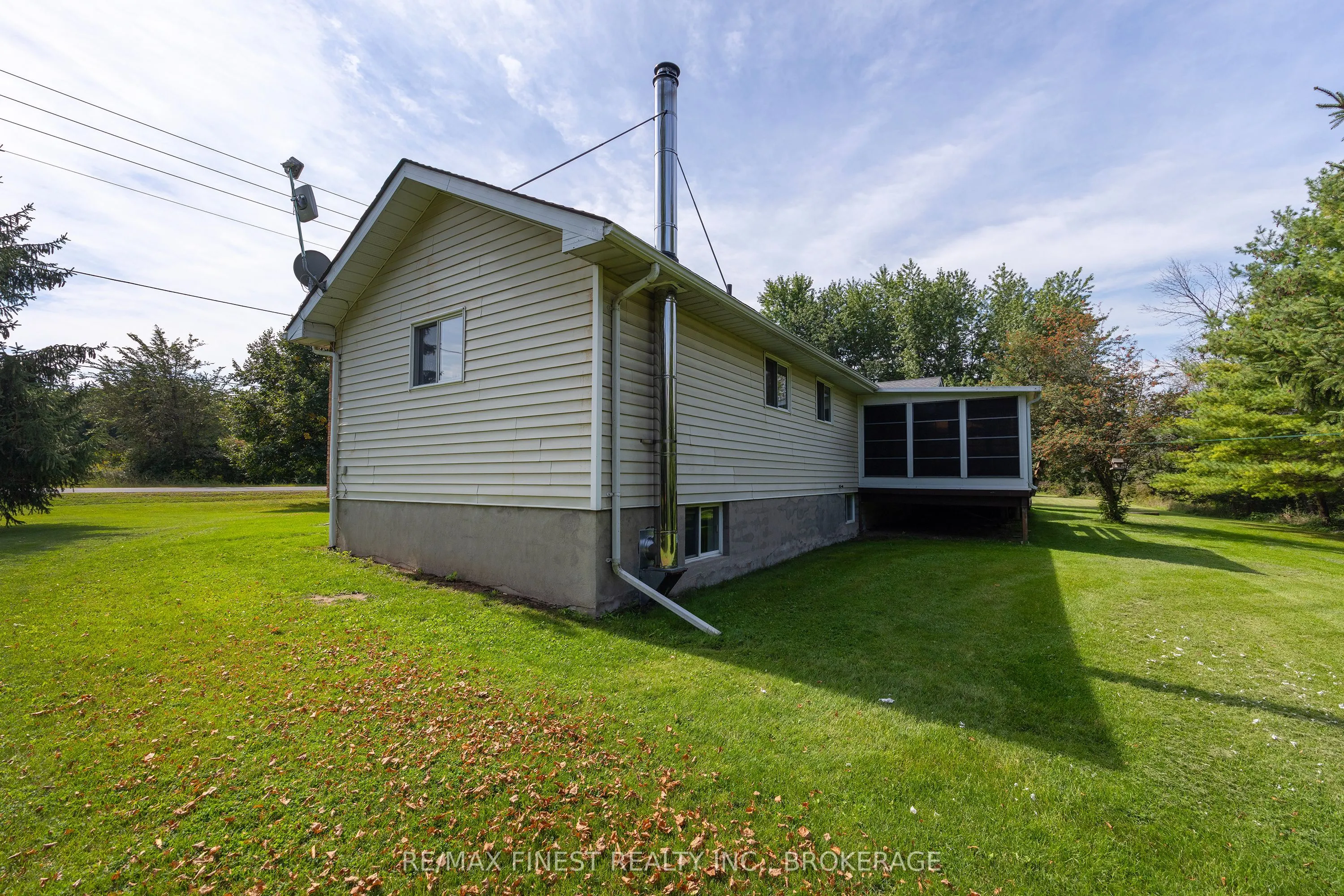995 Bridge Street W