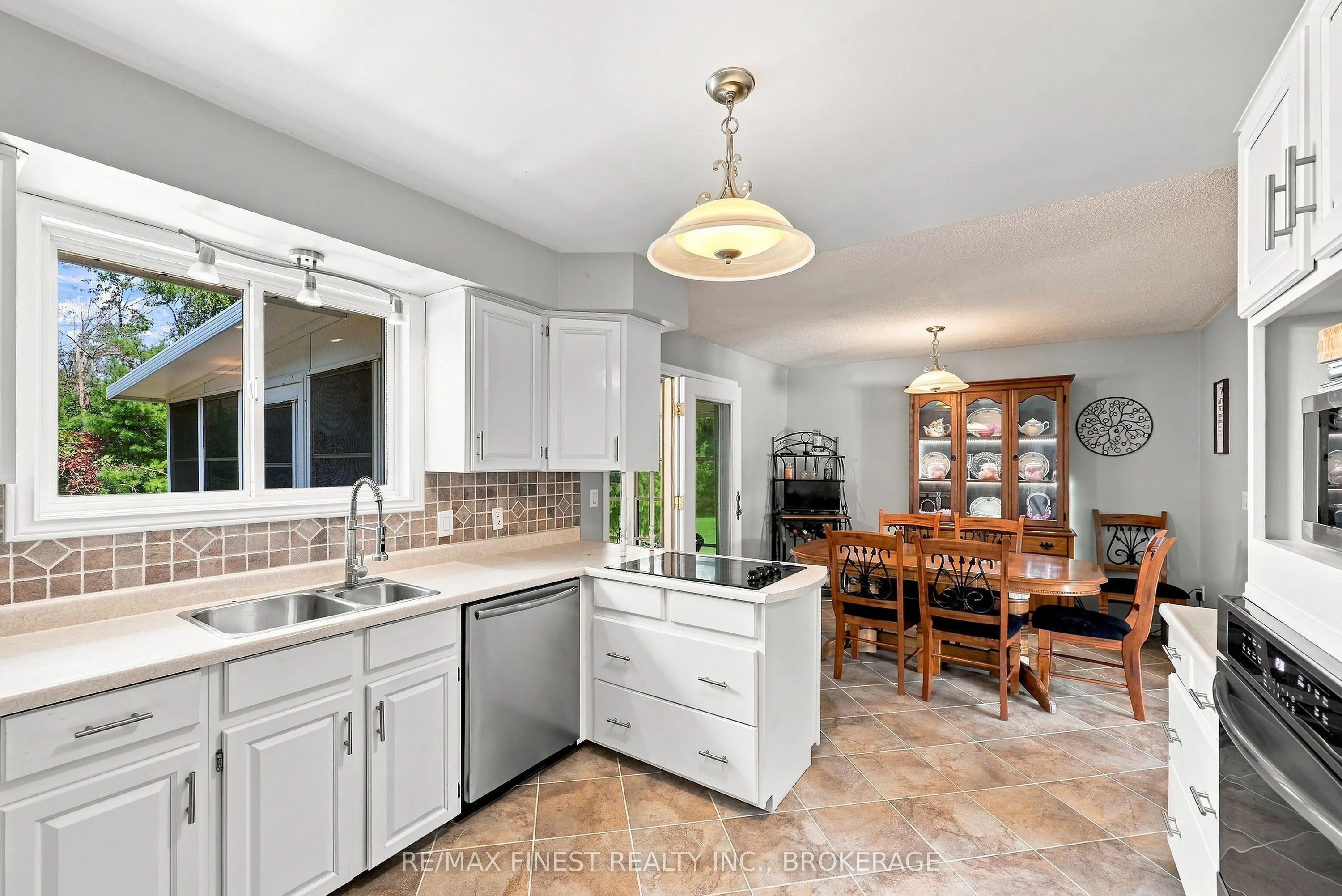995 Bridge Street W