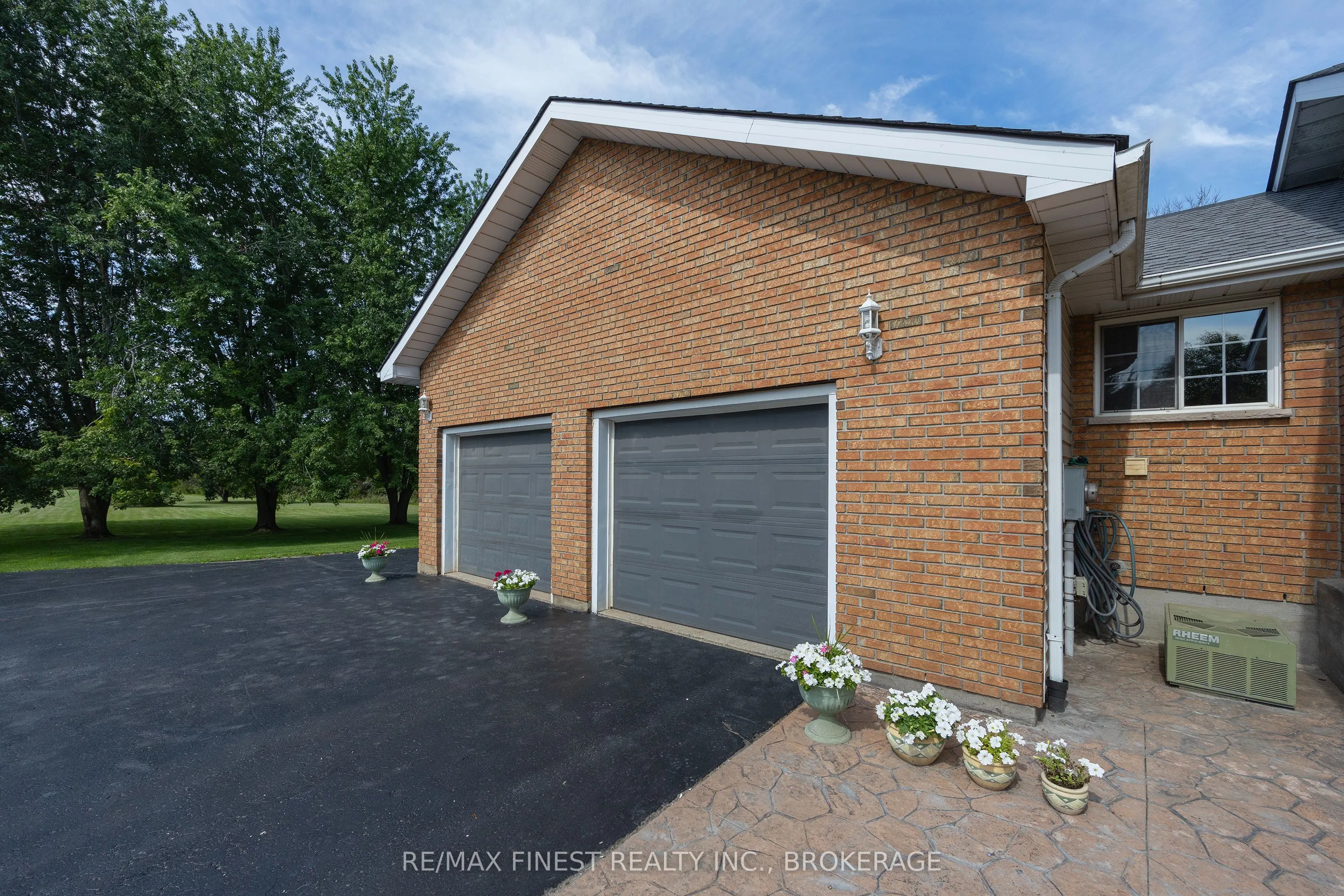 995 Bridge Street W