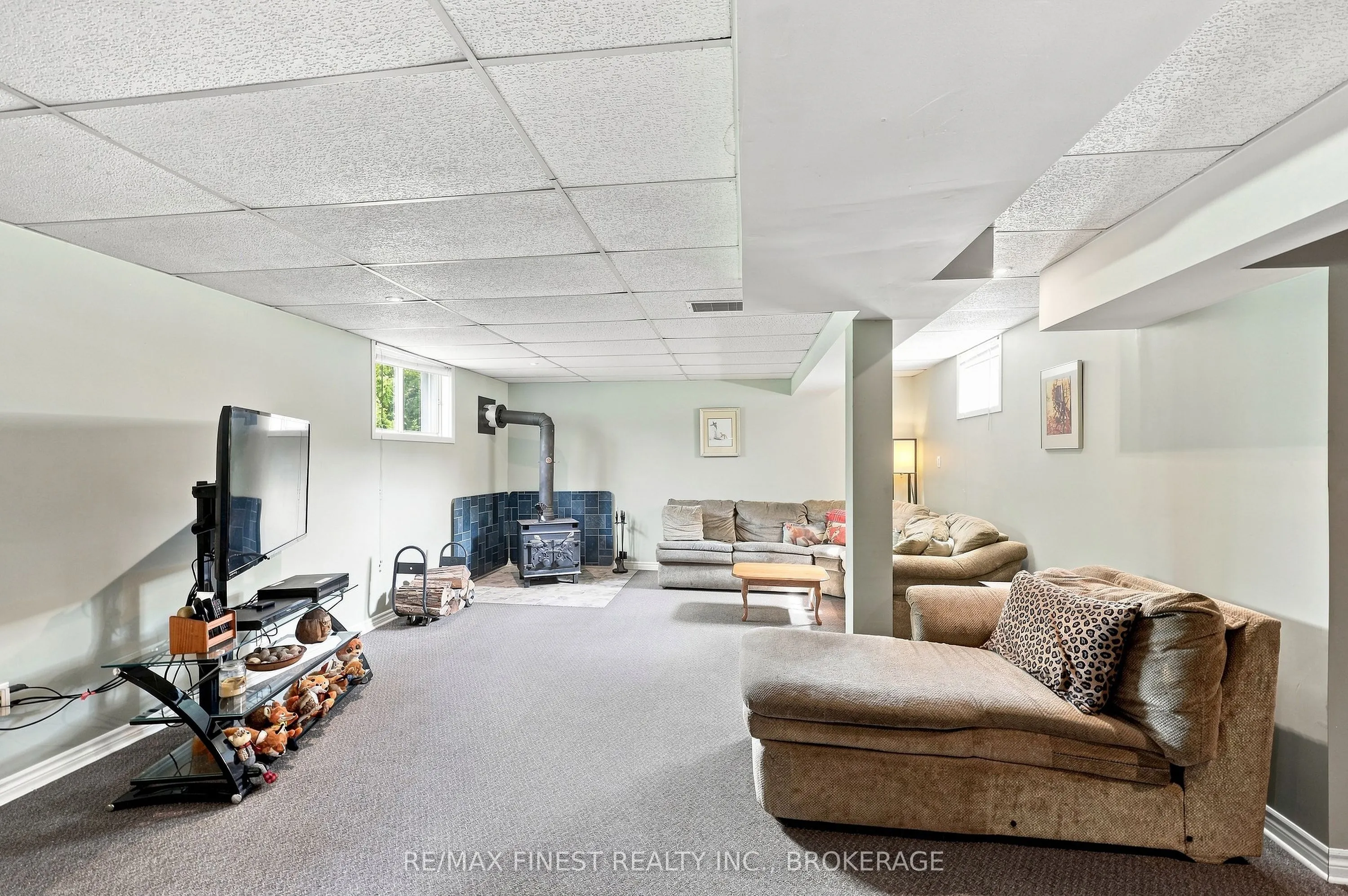 995 Bridge Street W