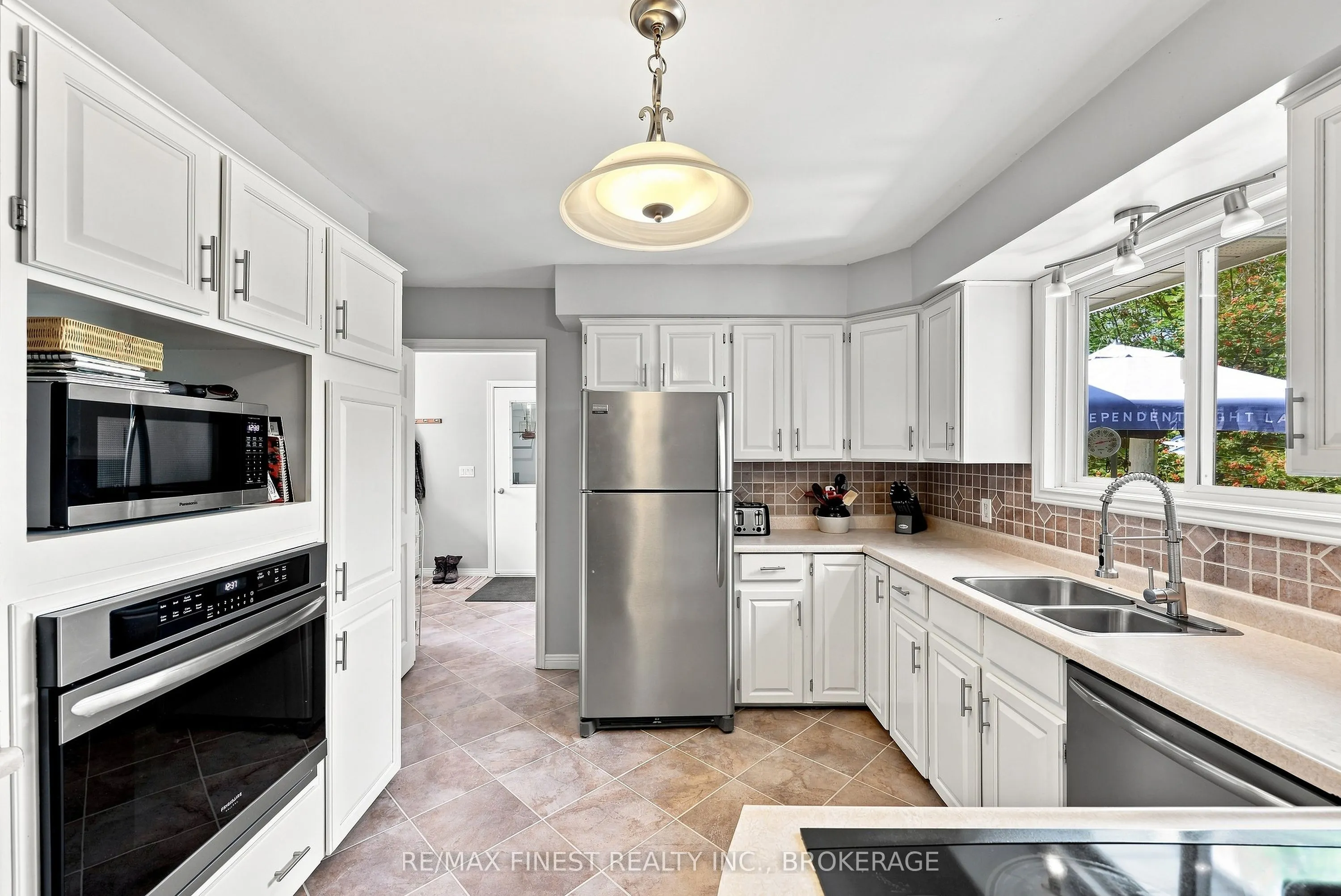 995 Bridge Street W