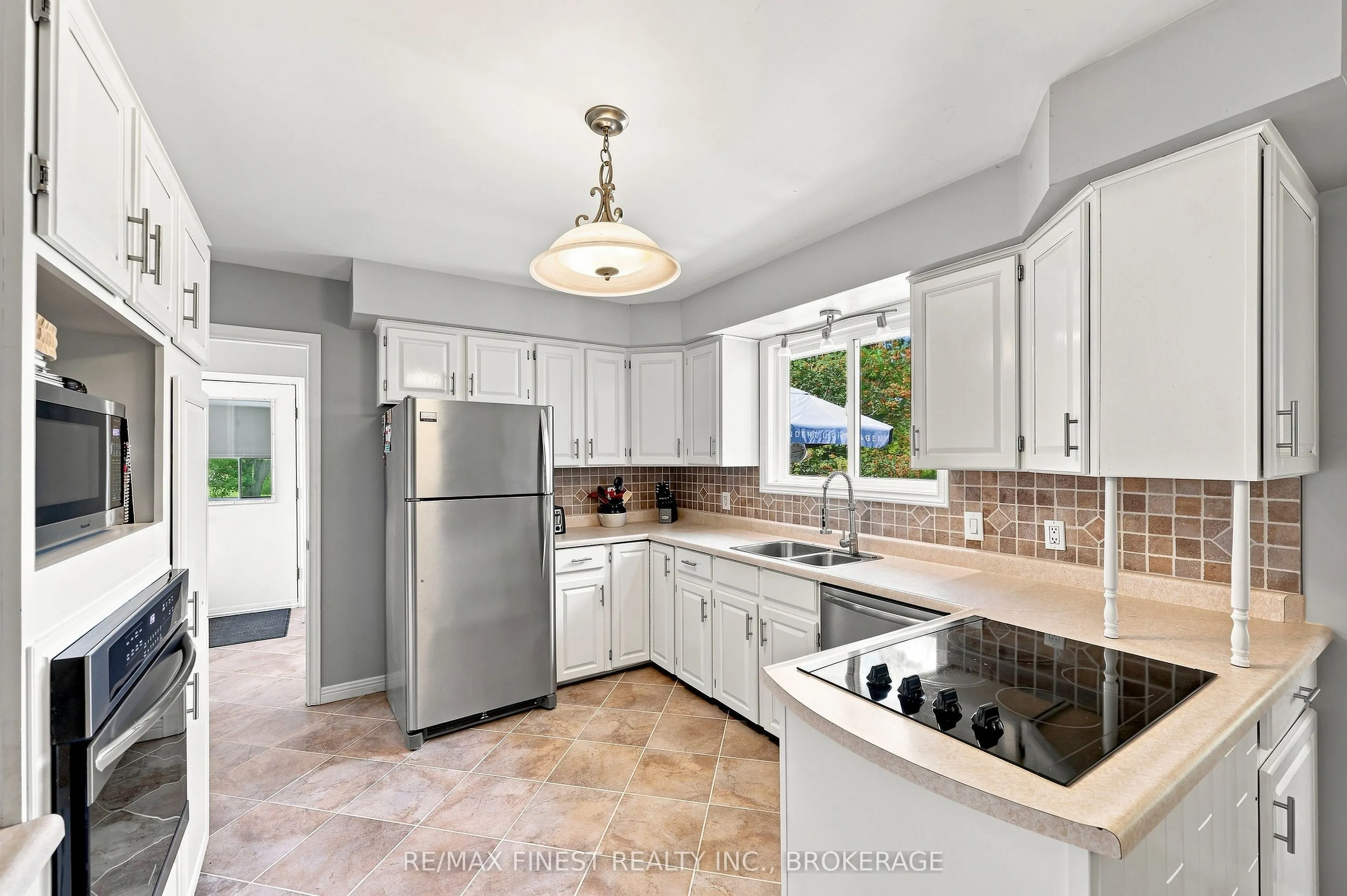 995 Bridge Street W