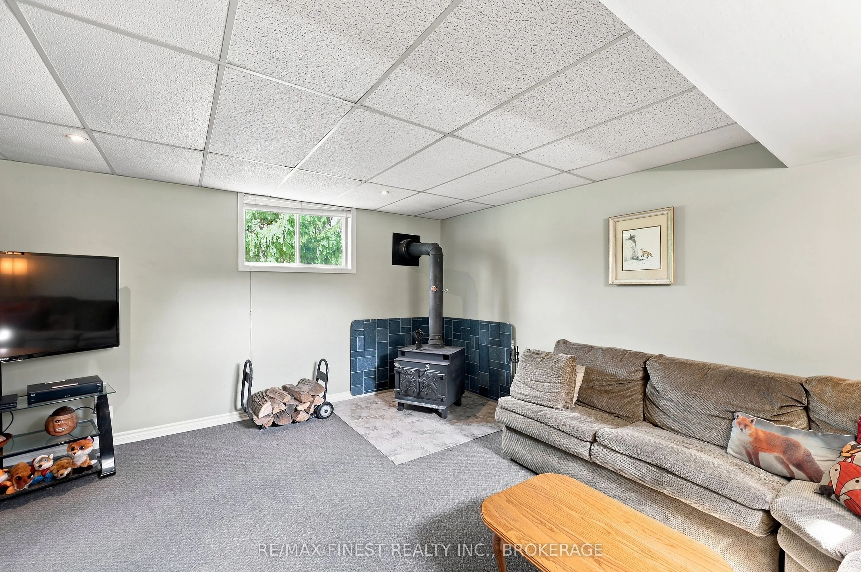 995 Bridge Street W