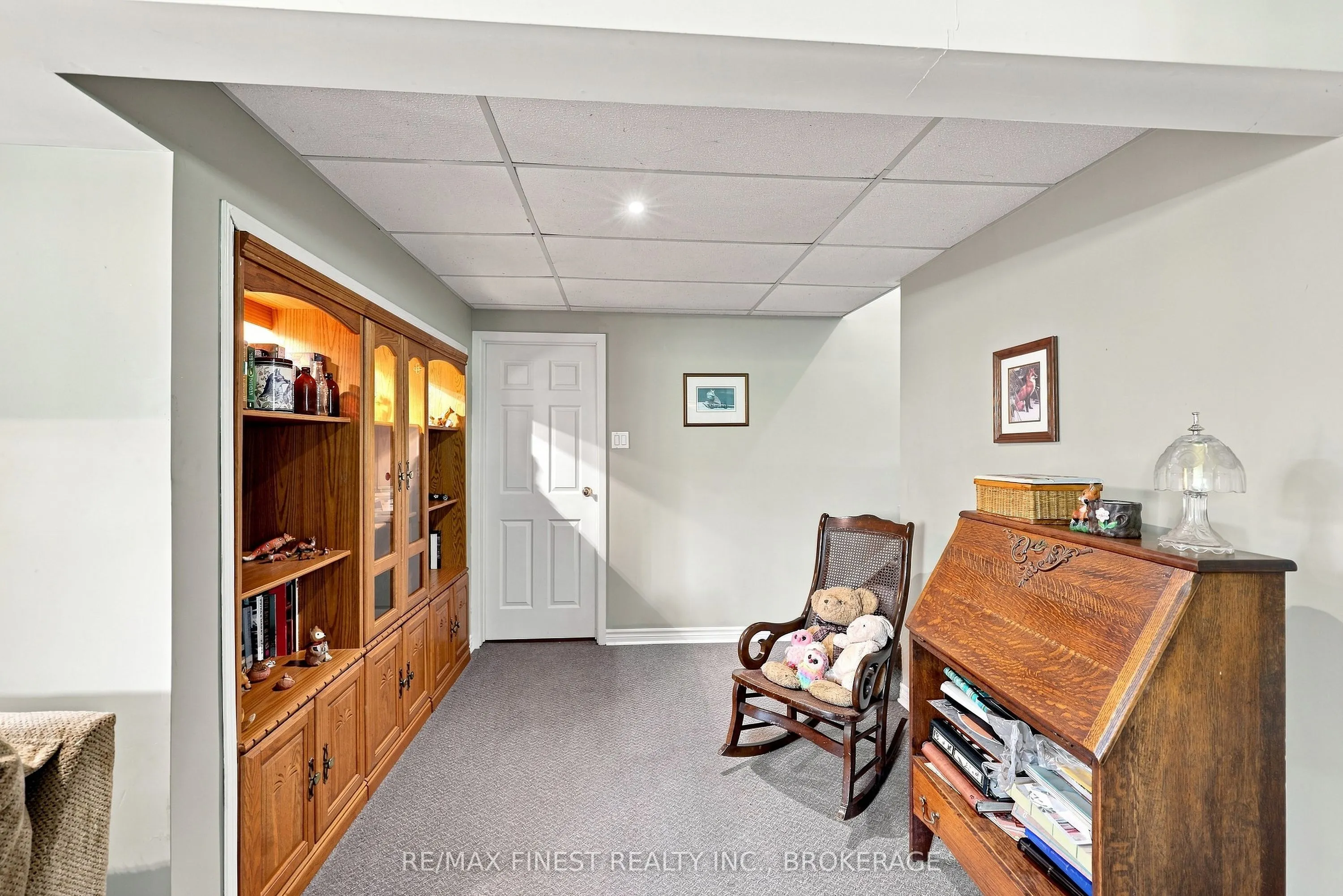 995 Bridge Street W